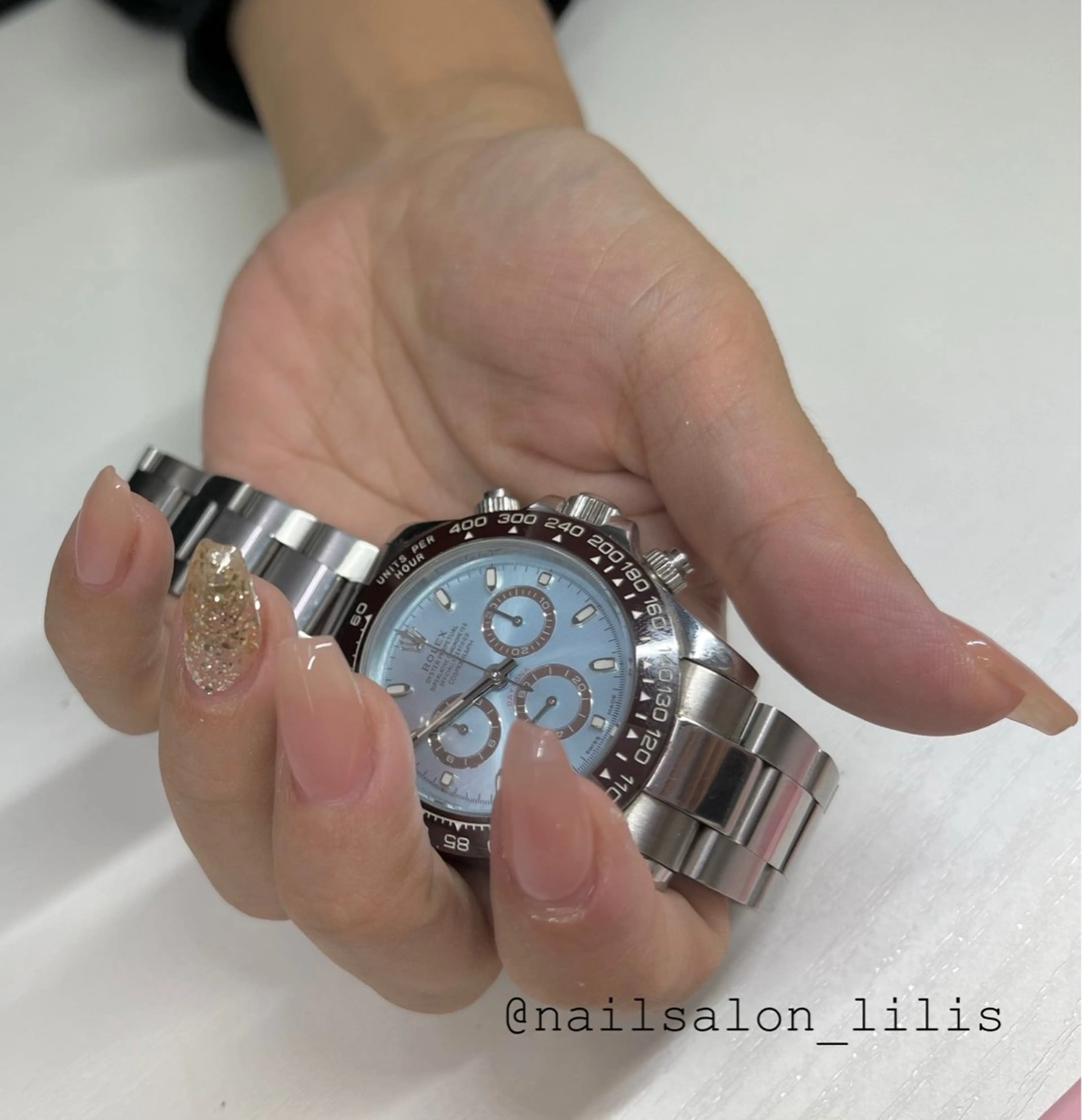 ネイル ゴールド ラメ(グリッター) ワンカラーネイル シンプルネイル nailsalon lilis所属・nailsalon Lilisのネイルデザイン