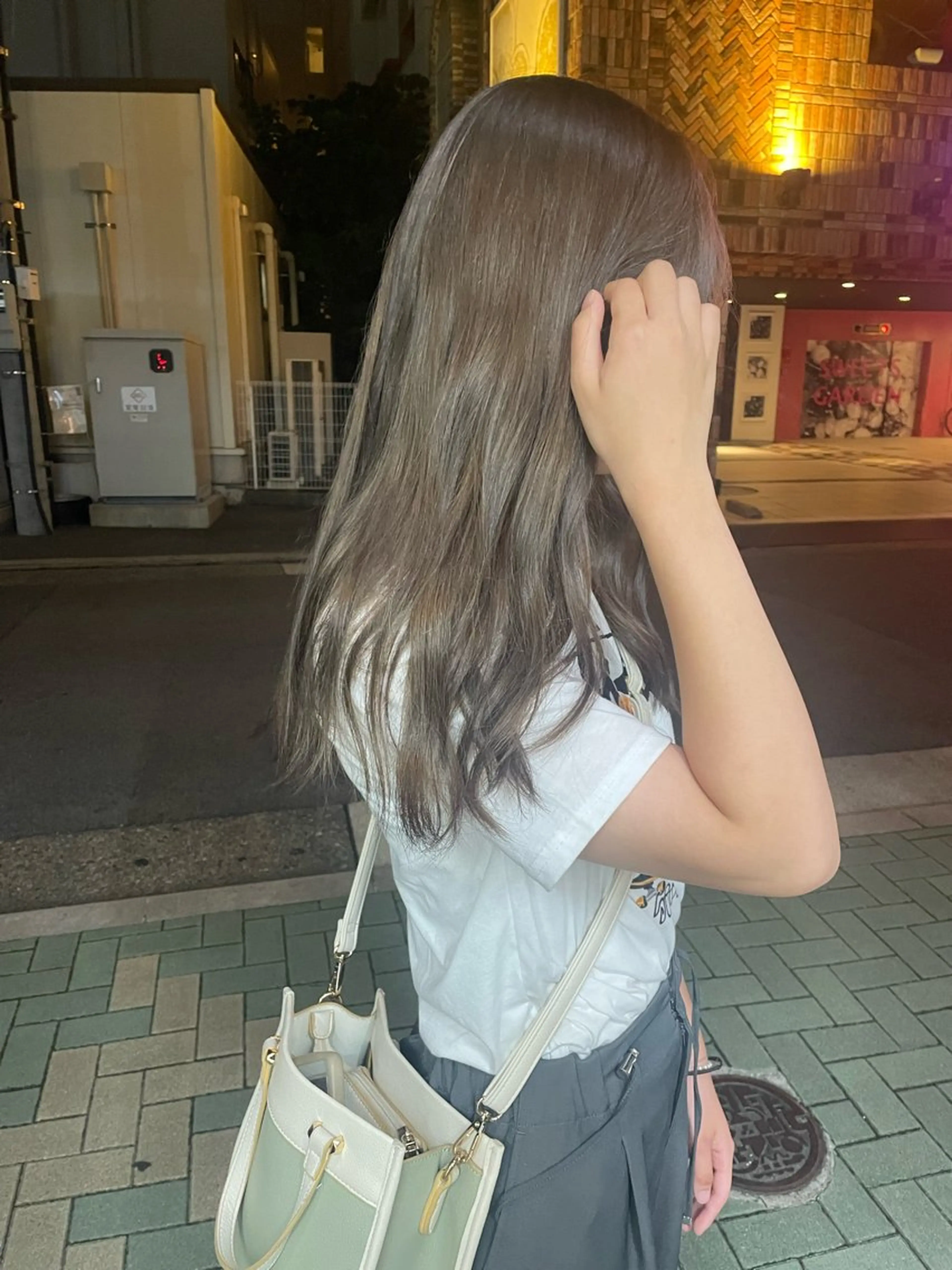 ロング カラー グレージュ ヘアカラー トリートメント カットモデル/ ハイトーン/ゆうあのヘアスタイル