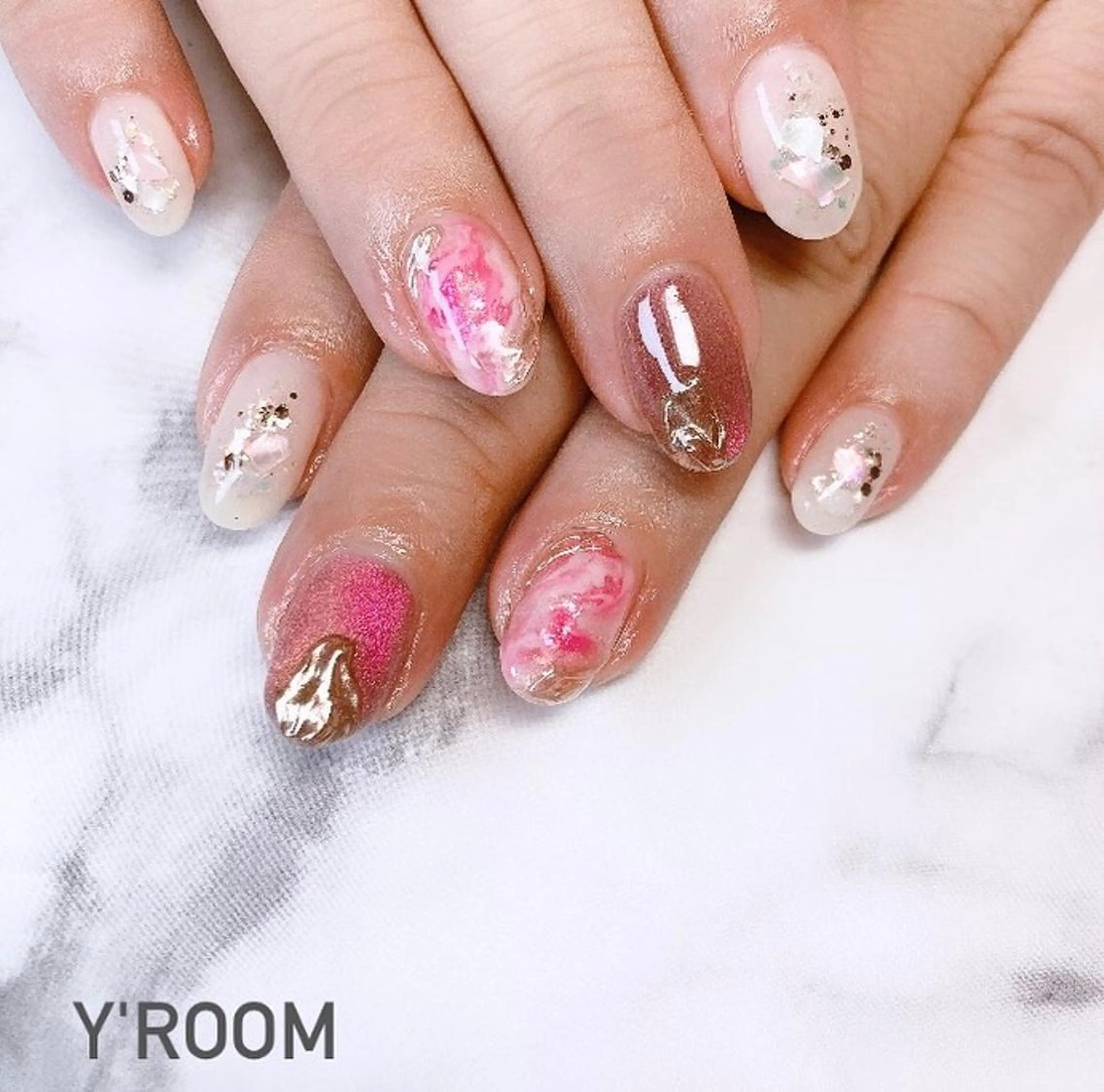 ネイル オーロラネイル フラッシュネイル フットネイル ジェルネイル 氷ネイル・うるうるネイル ハンドネイル YUKA （ネイリスト）のネイルデザイン