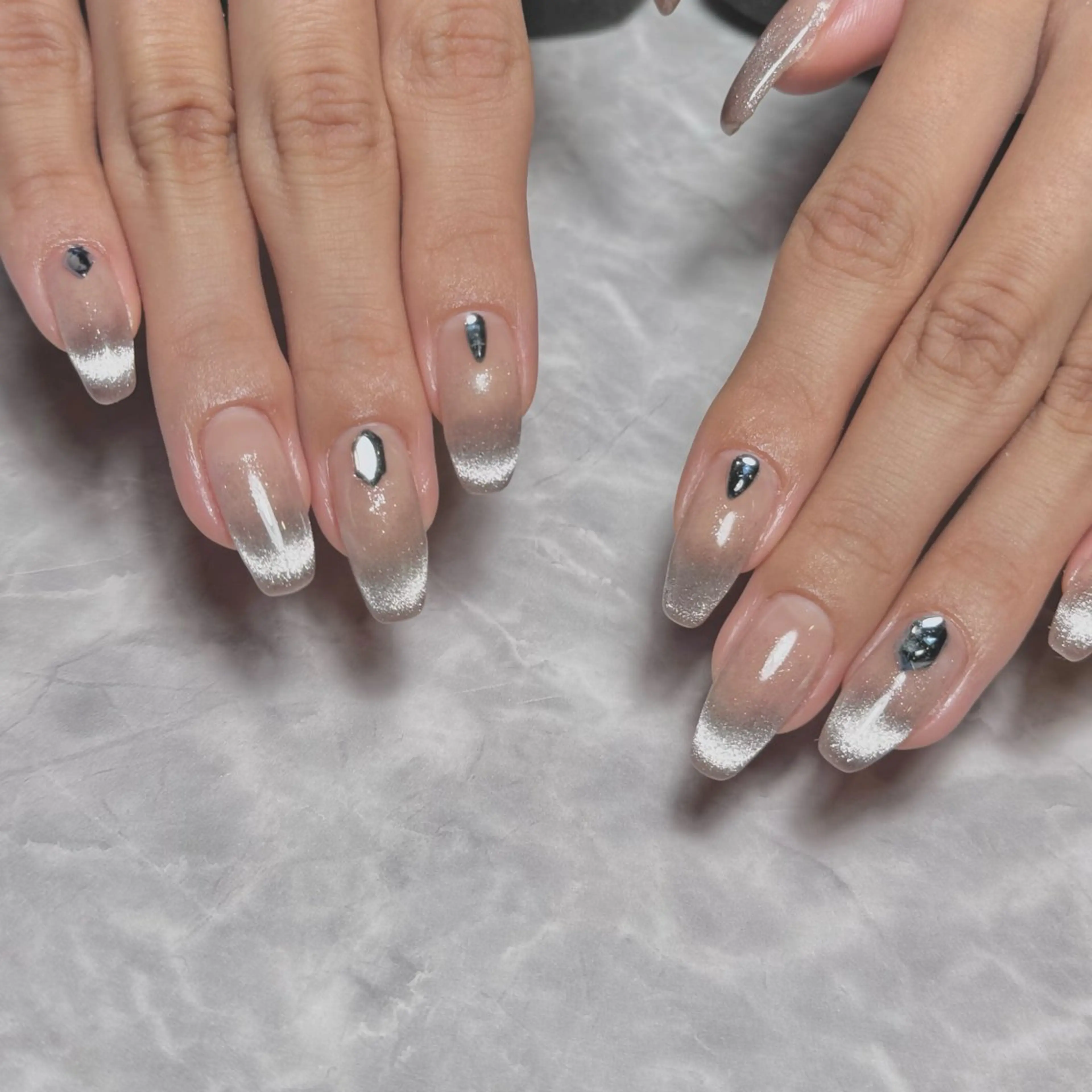 ネイル フレンチネイル キラキラネイル マグネットネイル マグネットフレンチ ワンホンネイル ハンドネイル Nail Salon Lillion【リリオン】所属・lillion karenのネイルデザイン