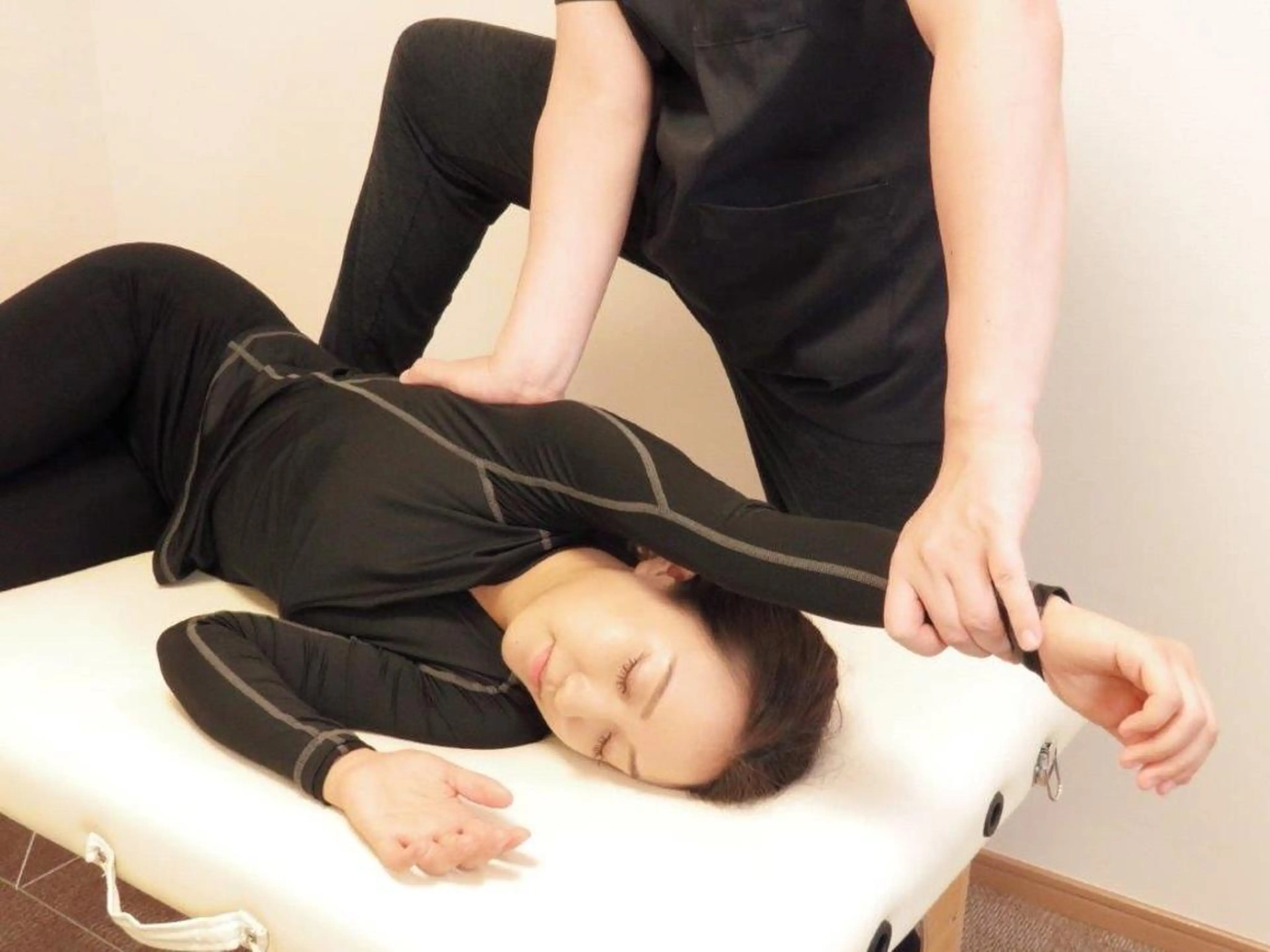 【人気No.1】 姿勢改善×美容整体  猫背・肩甲骨・骨盤矯正  60分 3980円の写真