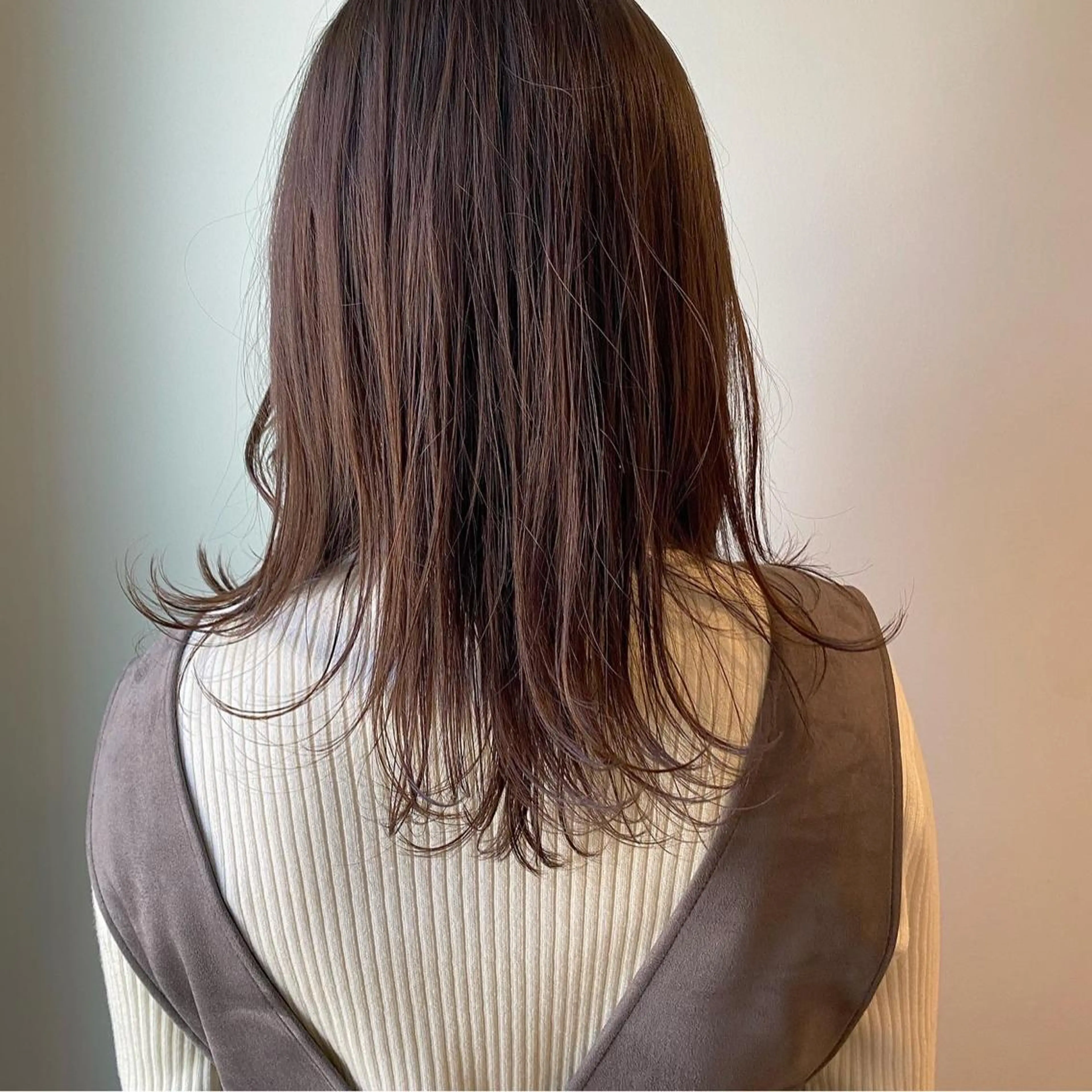 セミロング 美髪ストレート 川本雄己のヘアスタイル