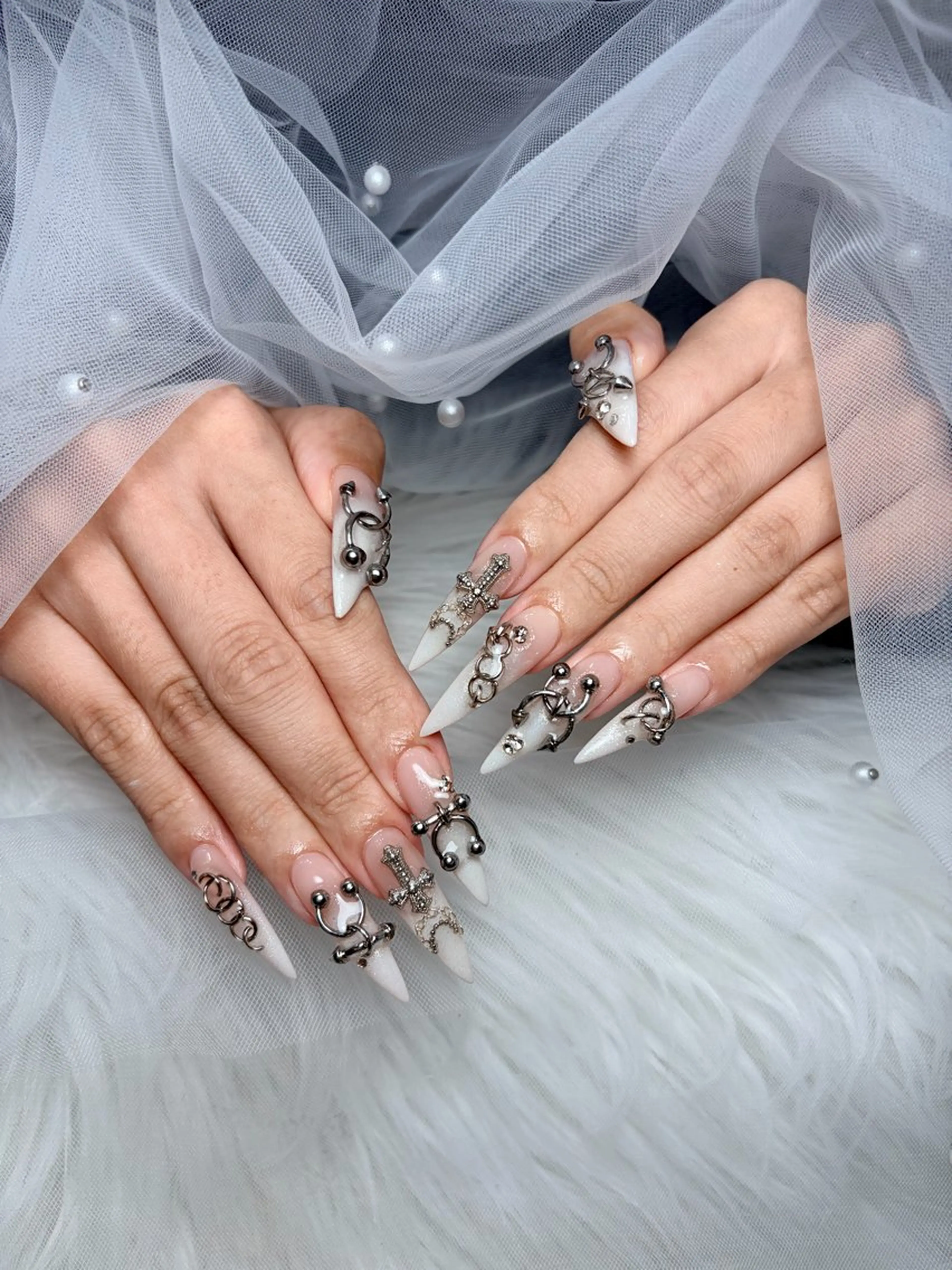 ネイル アートネイル 長さ出し ジェルネイル マグネットネイル ニュアンスネイル ハンドネイル Cloudy Chan Nailのネイルデザイン