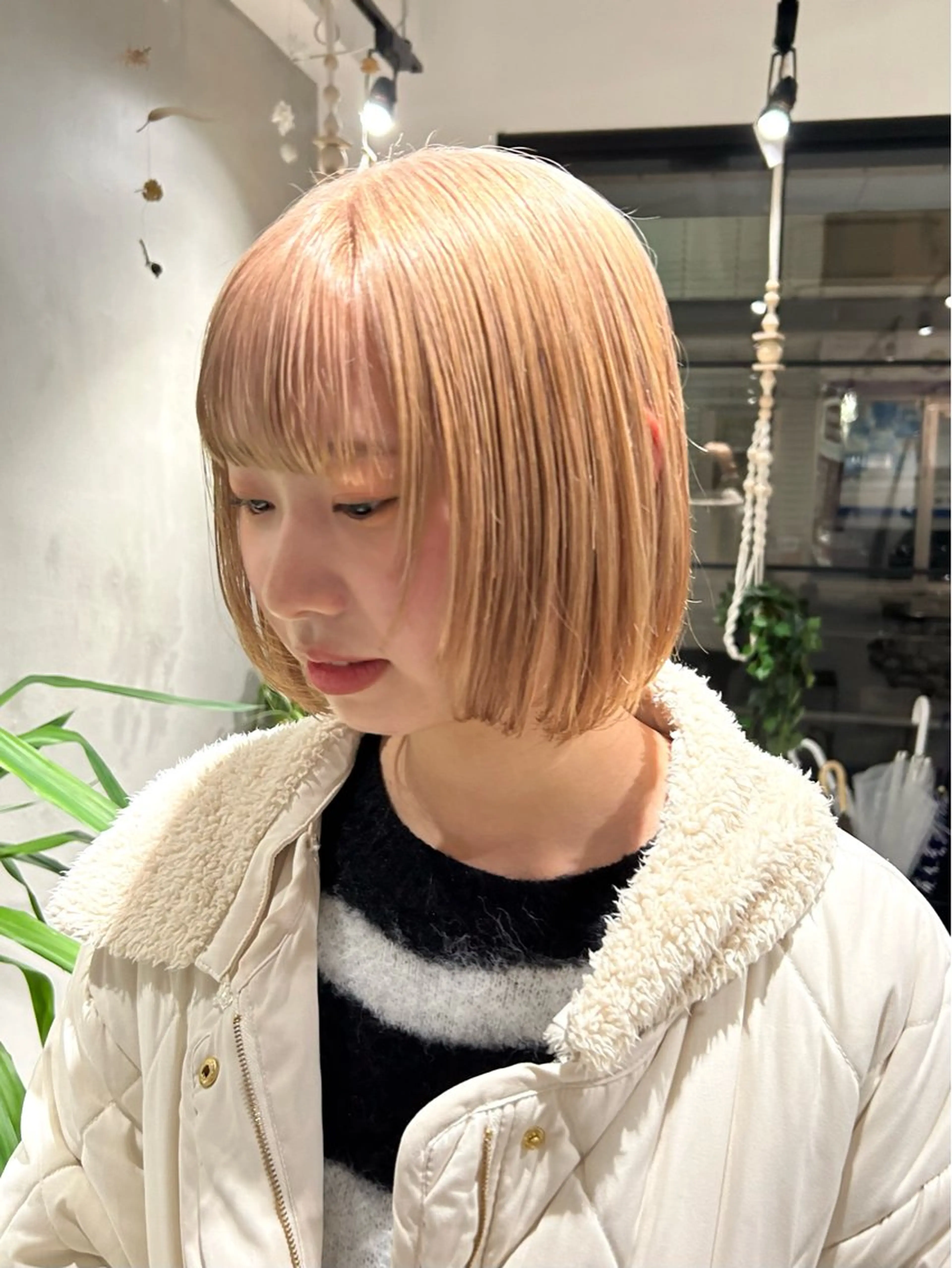 ミディアム カラー ベージュカラー ハイトーンカラー ホワイトベージュ ボブ 顔周りカット Riches by ENVY 西宮北口【リシェス バイ エンヴィー】所属・カラーリスト IKUHOのヘアスタイル