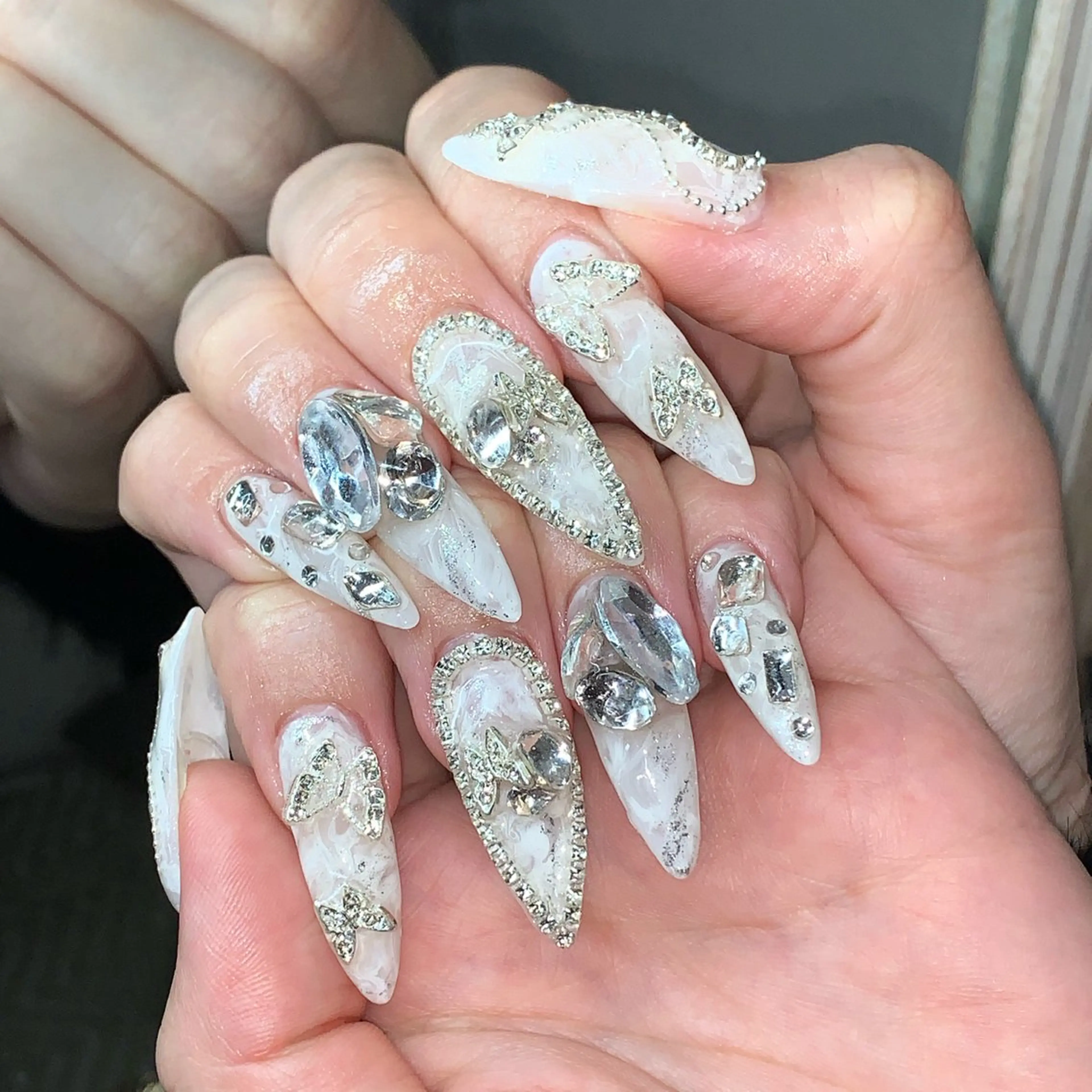 ネイル ハンドネイル NES NAIL所属・さゆり￤推しキャラ ￤ロングネイル🩷のネイルデザイン