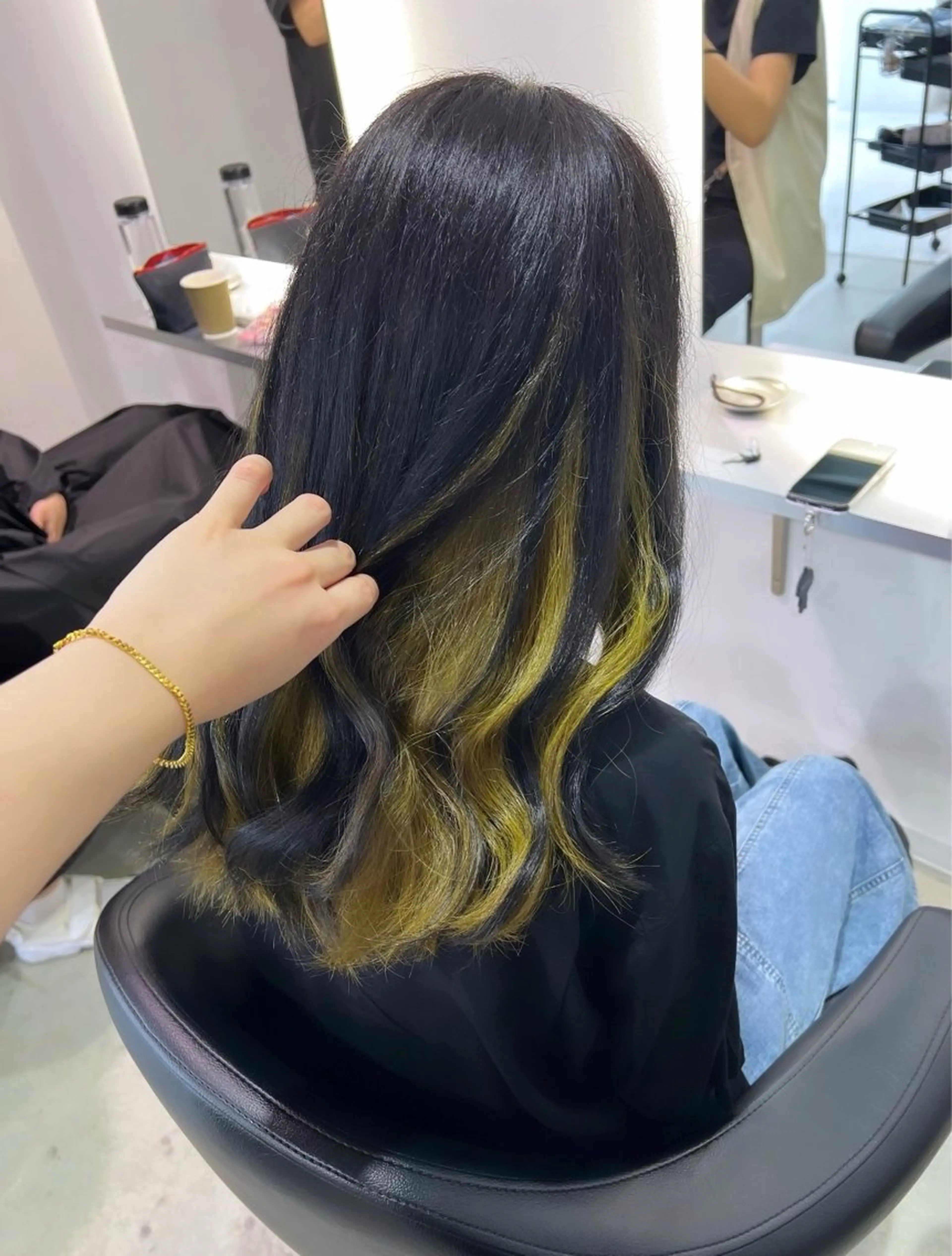 セミロング ヘアカラー VISION 巻幡野花のヘアスタイル