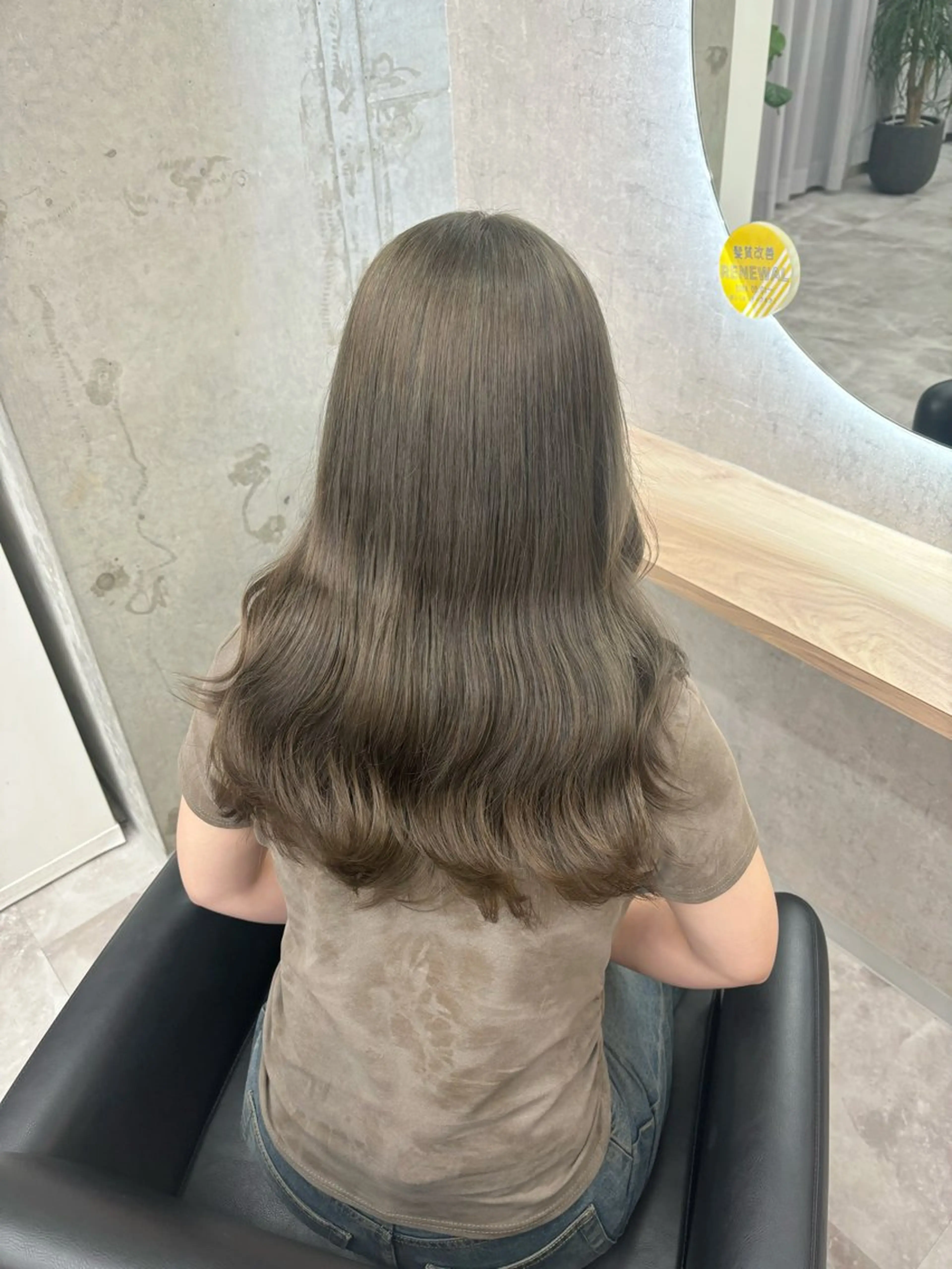 セミロング カラー ベージュカラー オリーブベージュ 苗代萌/ぷるツヤ髪 🫧／レイヤーカットのヘアスタイル