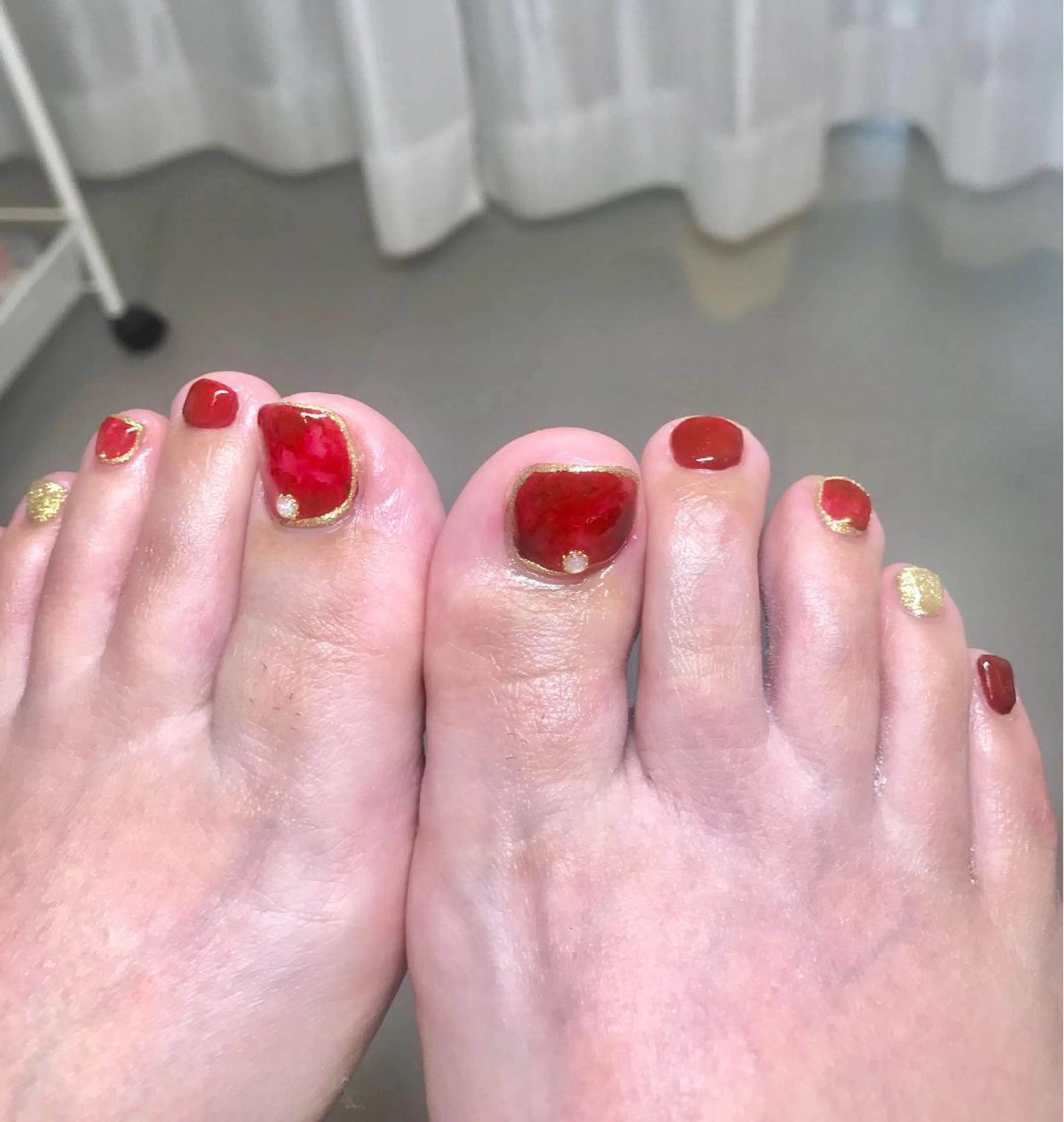 ショート カラー ネイル べっ甲ネイル 赤色 フットネイル ハンドケア nail&eye Aoのマツエク・マツパデザイン