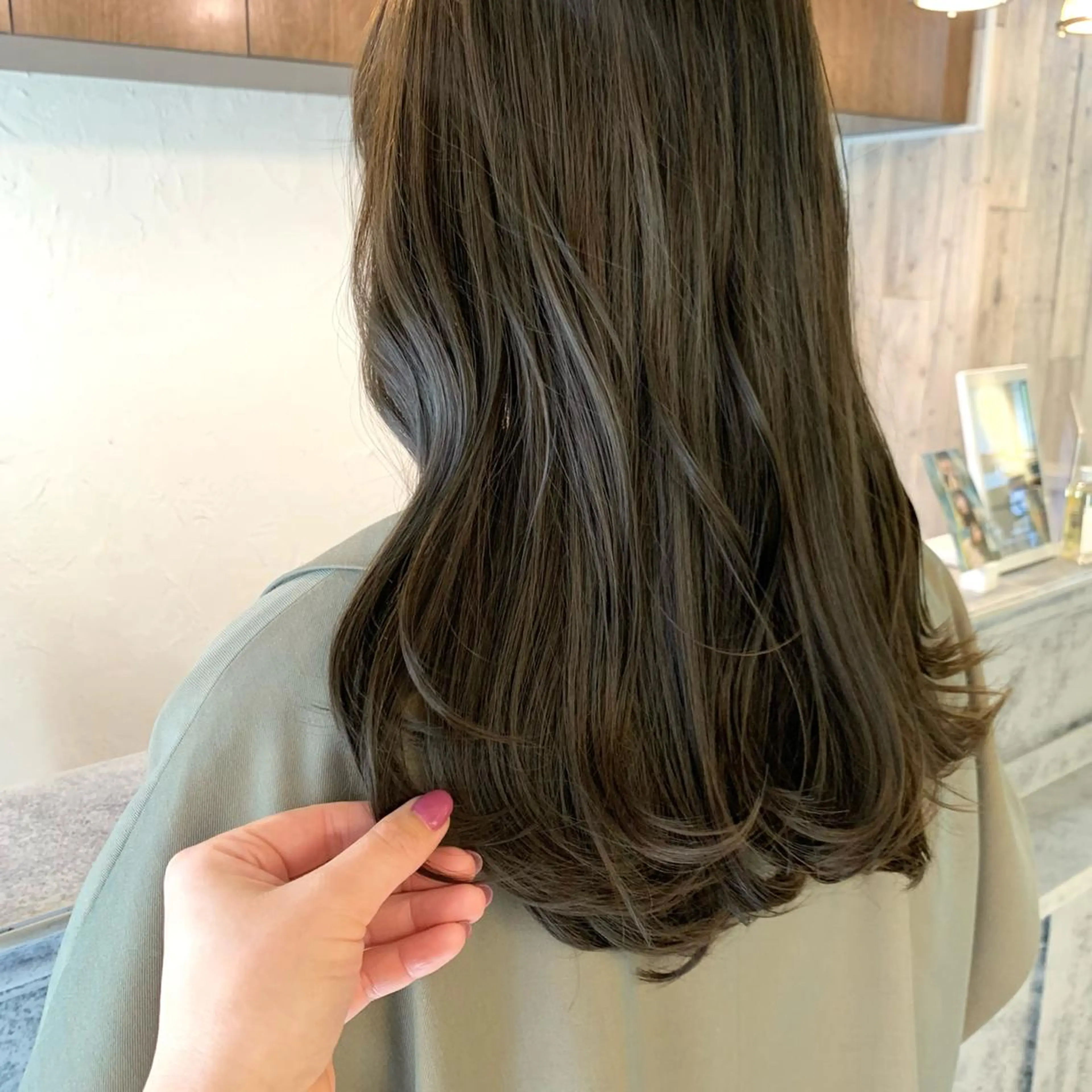 セミロング カラー カット ヘアカラー トリートメント conne&riri所属・MAYU 💚森下のヘアスタイル