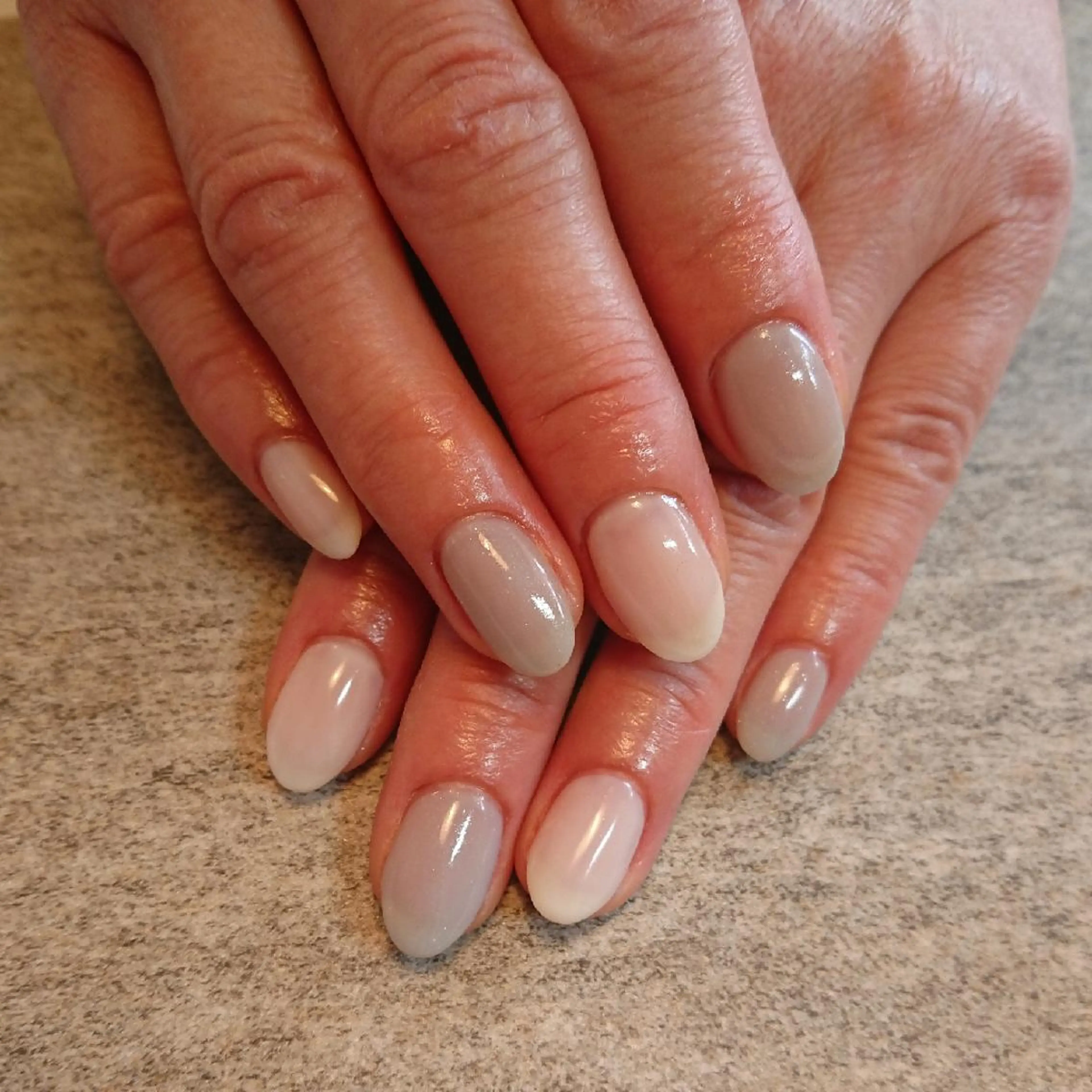 ネイル ホワイト ジェヌインネイル 河内のネイルデザイン