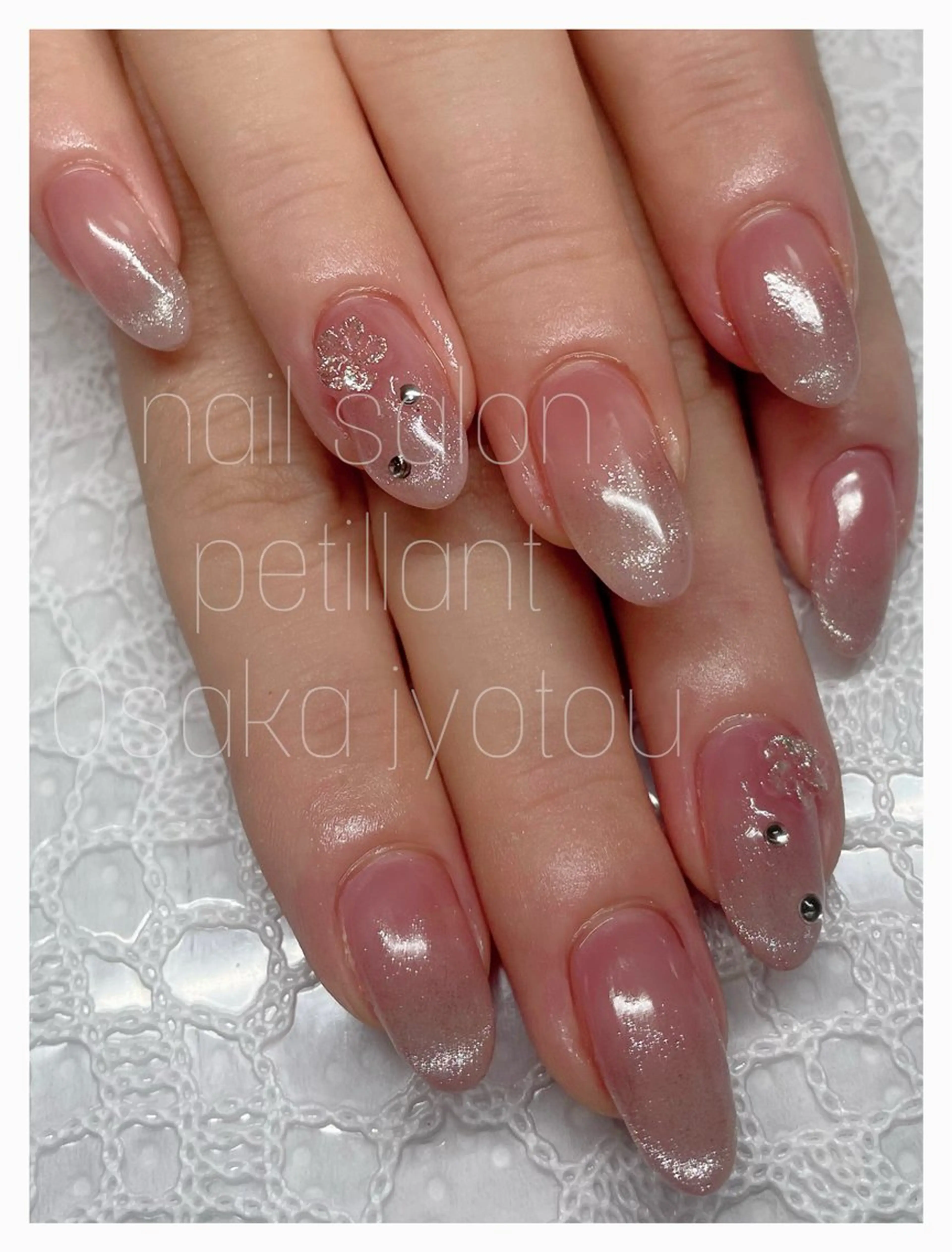 ネイル フレンチネイル マグネットネイル マグネットフレンチ リボン 春ネイル petillant所属・nail salon petillantのネイルデザイン