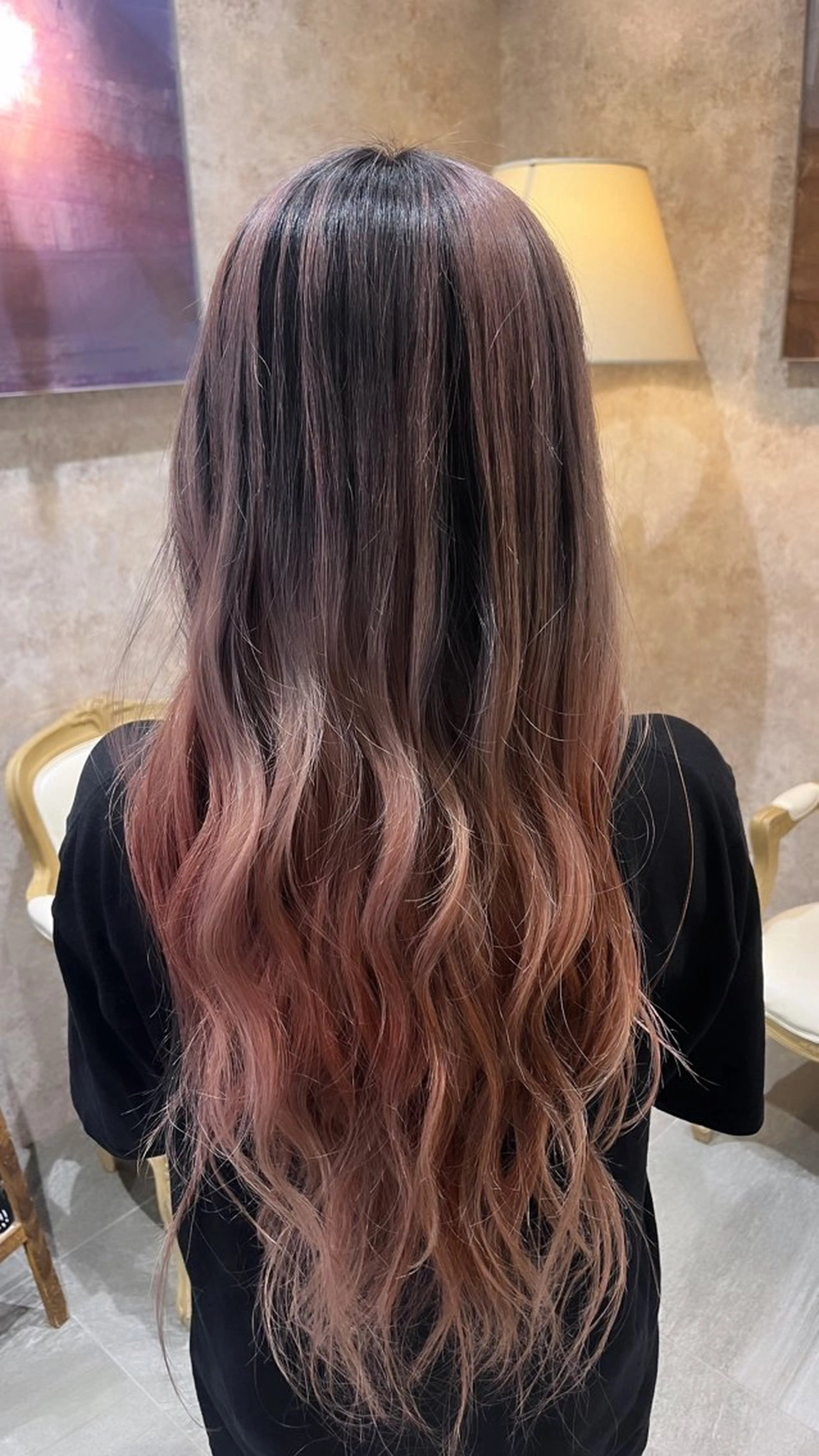 ロング カラー シャドールーツ earth　深川愛実のヘアスタイル