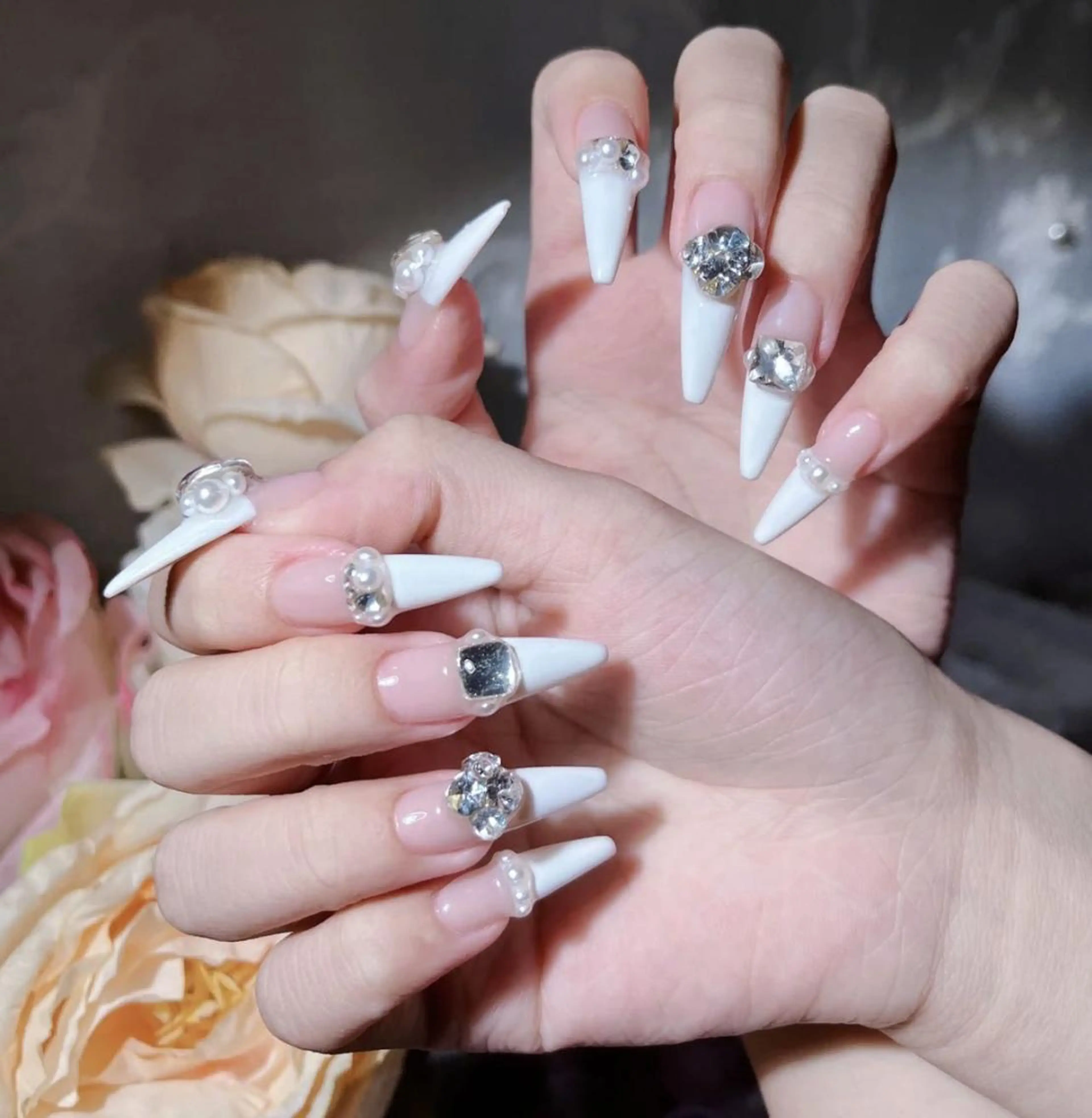 ネイル アートネイル 長さ出し ネイルチップ Queens PUPUのネイルデザイン