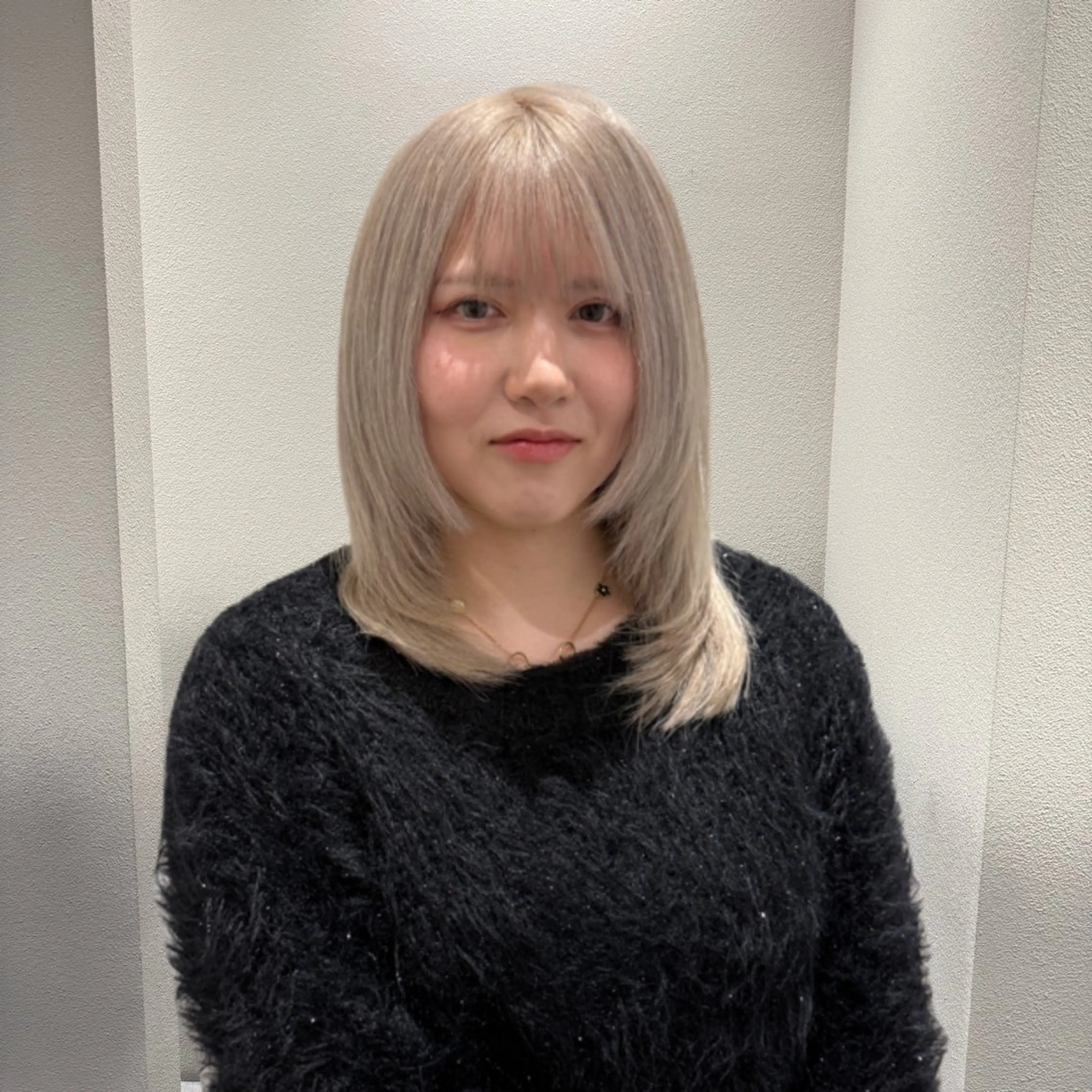 ミディアム カラー ブリーチ ブロンド ケアブリーチ ハイトーンカラー ホワイトブロンド ヘアカラー ヘアセット ✨ブリーチ支持No1 複雑履歴修正/舘岡のヘアスタイル