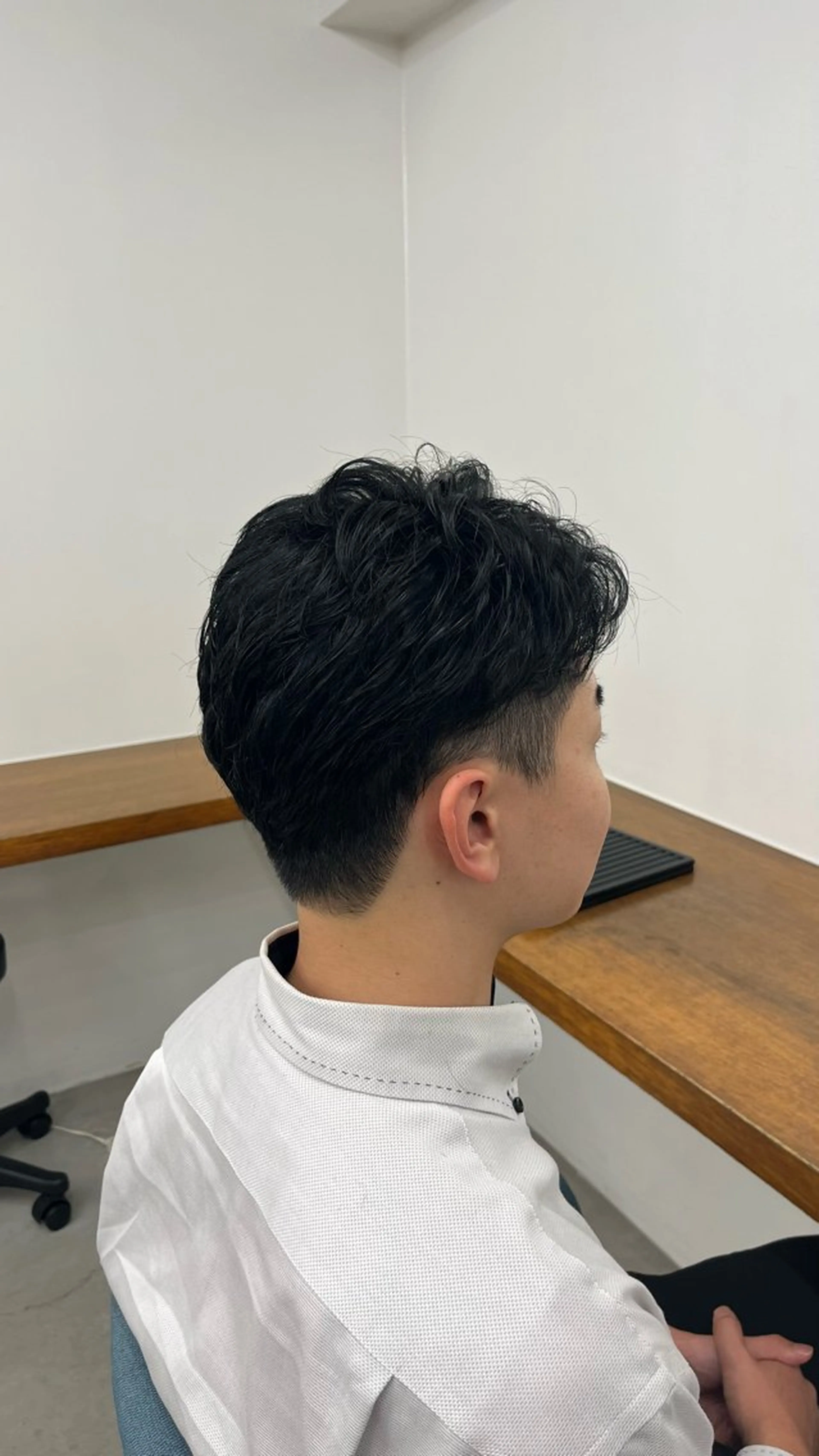 メンズ センターパート フェザーパーマ メンズパーマ 刈り上げ Hair Salon LUCEY所属・メンズパーマ/カラ ー/川越/成田最のヘアスタイル