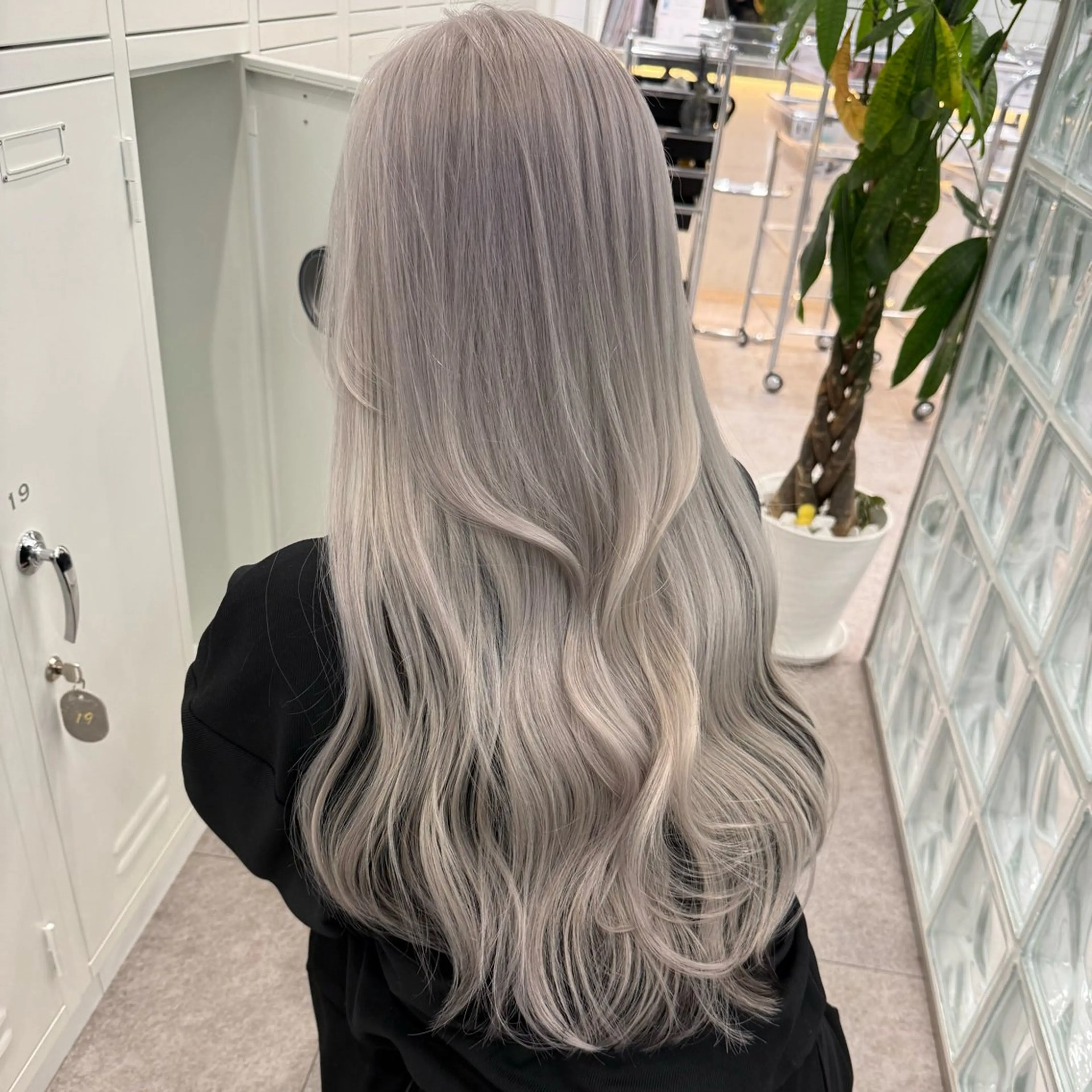 ロング カラー ヘアカラー ミルクティーベージュ /sara💛のヘアスタイル