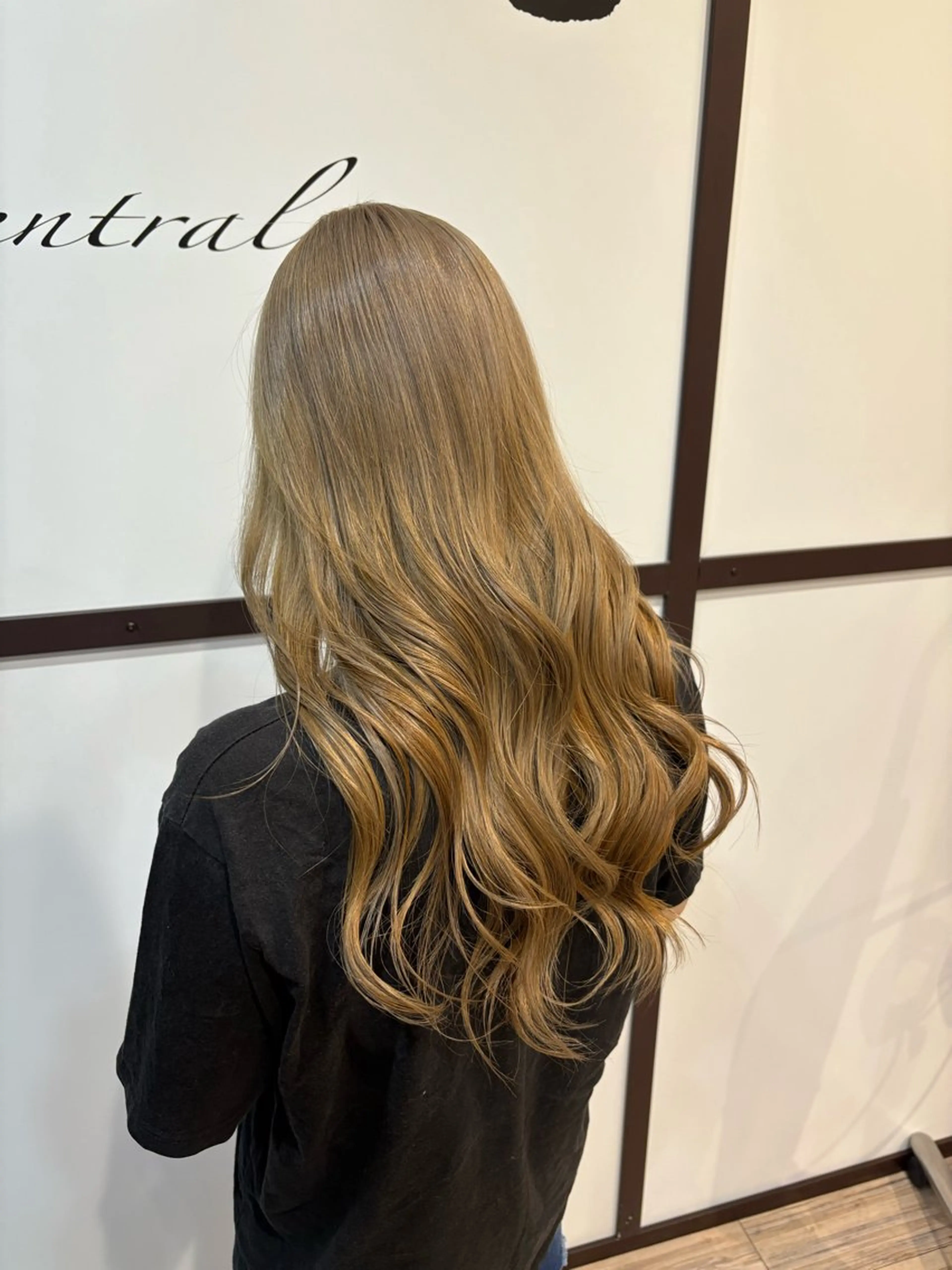 ロング カラー ベージュカラー ブリーチ ミルクティーベージュ ヘアカラー ブリーチなしWカラー レイヤー/Rickyのヘアスタイル