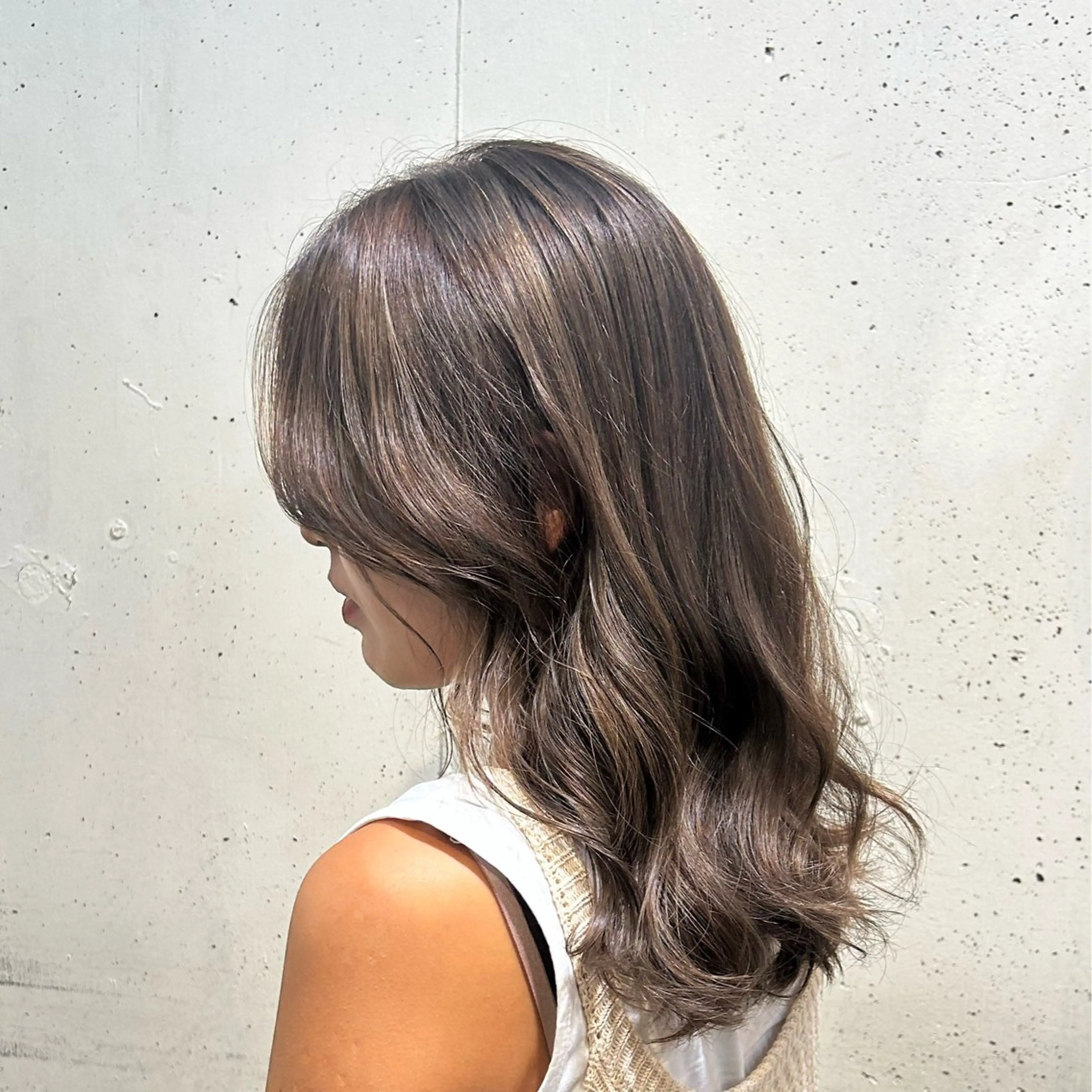 セミロング カラー ヘアアレンジ ハイライトカラー 外国人風カラー ハイライト gosgo所属・✨️ボブカット中村 真緒✨️のヘアスタイル