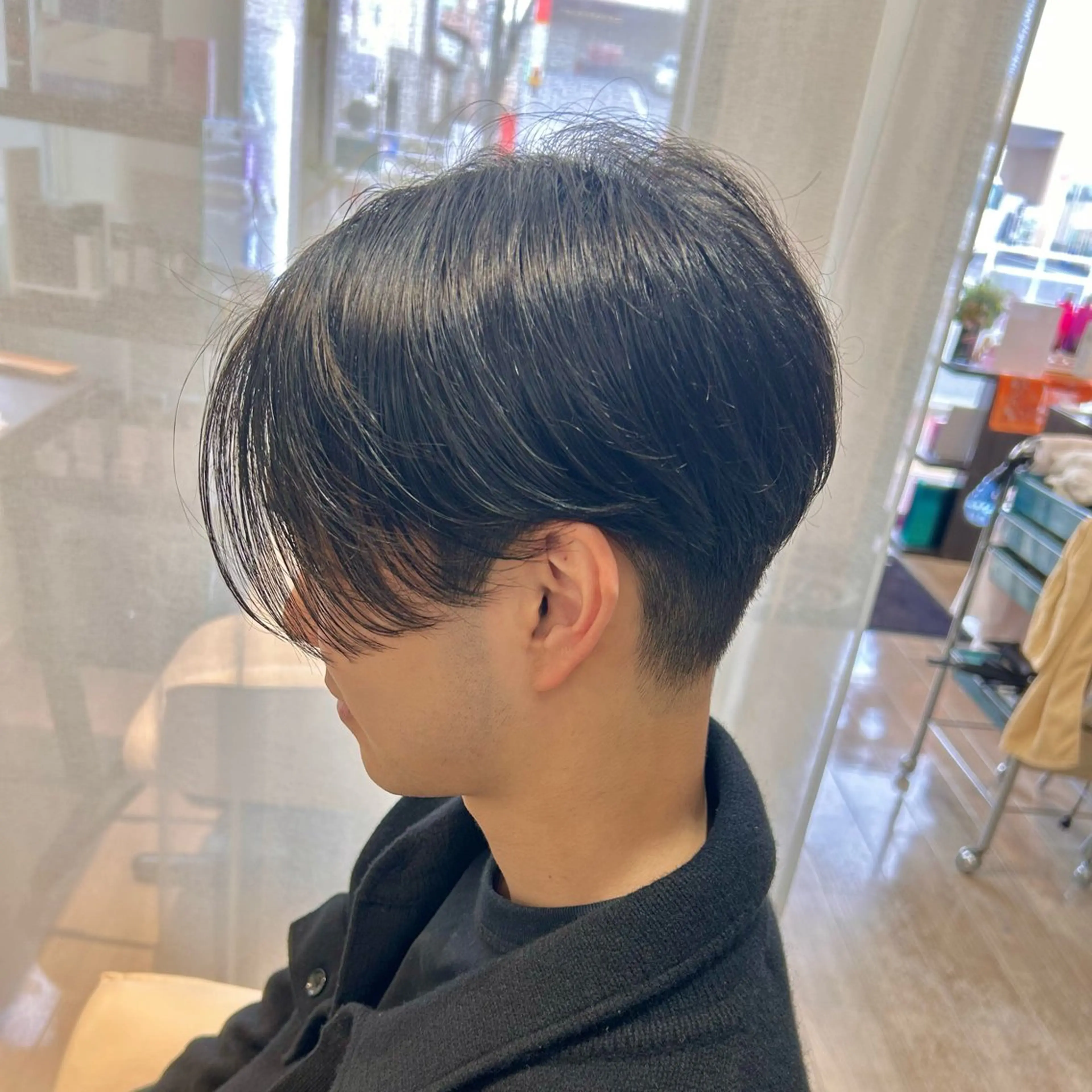 【おしゃれ男子に人気】センターパート・かき上げメンズヘア対応◎の写真