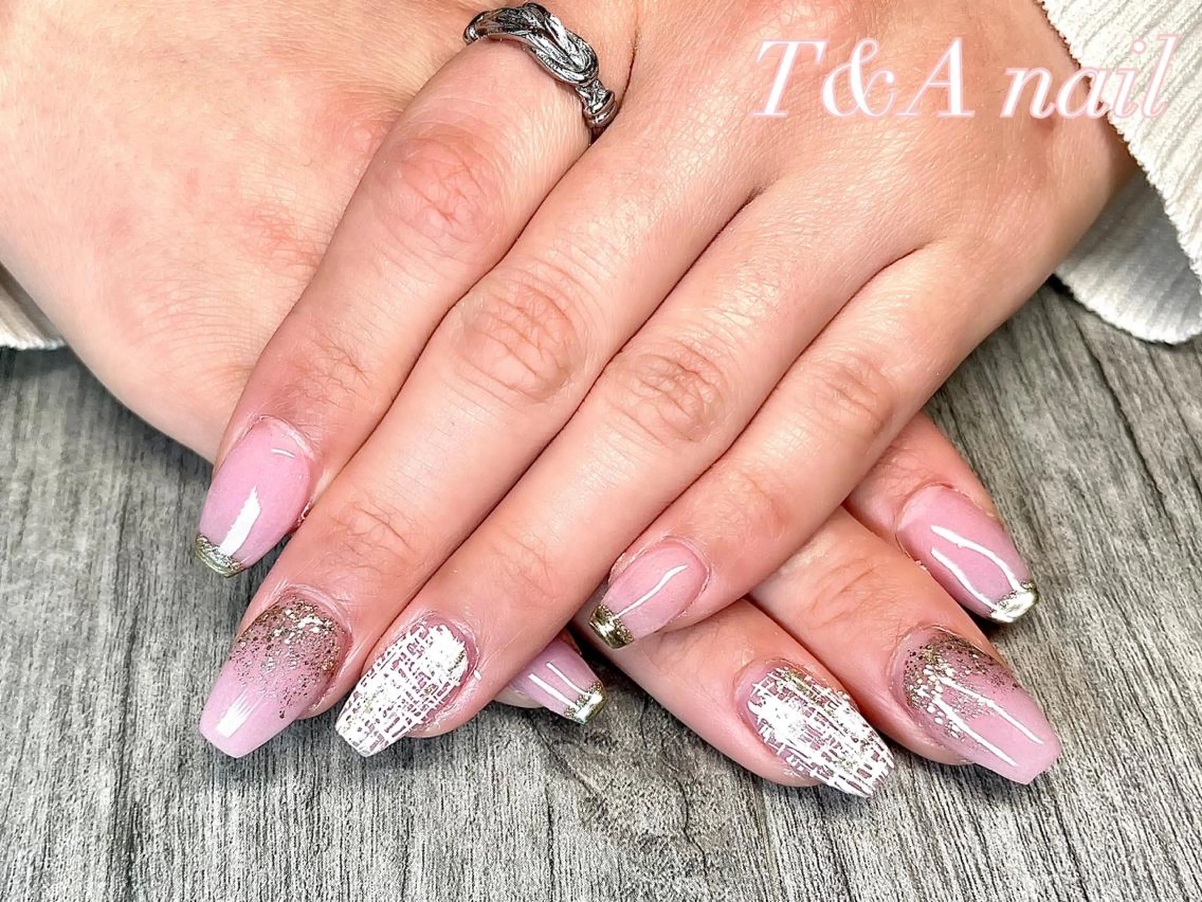 ミディアム T&A nailのネイルデザイン