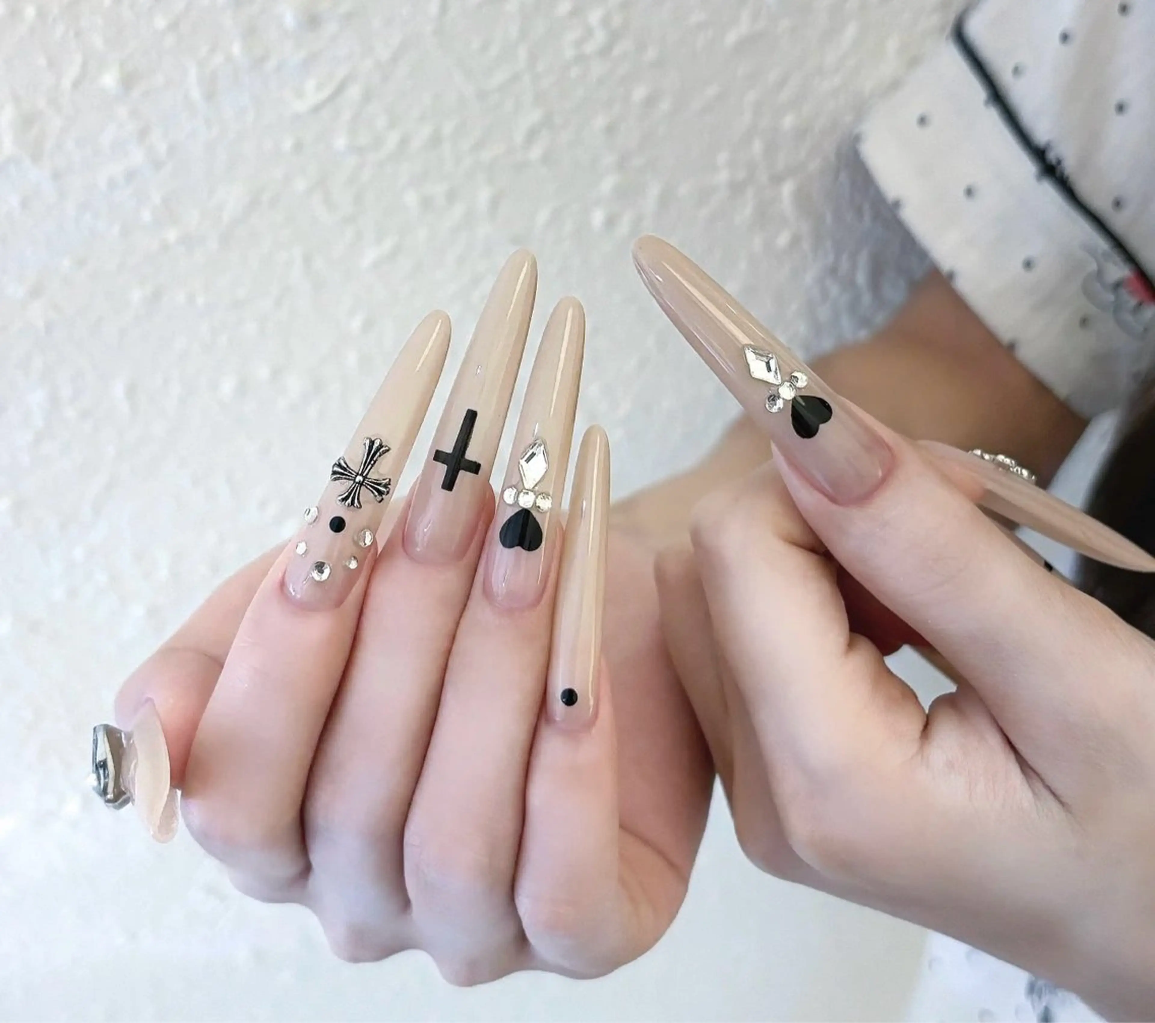 ネイル アートネイル チークネイル 長さ出し フレンチネイル ジェルネイル ハンドネイル ハンドケア NEW NAIL所属・NEW NAIL 池袋のネイルデザイン