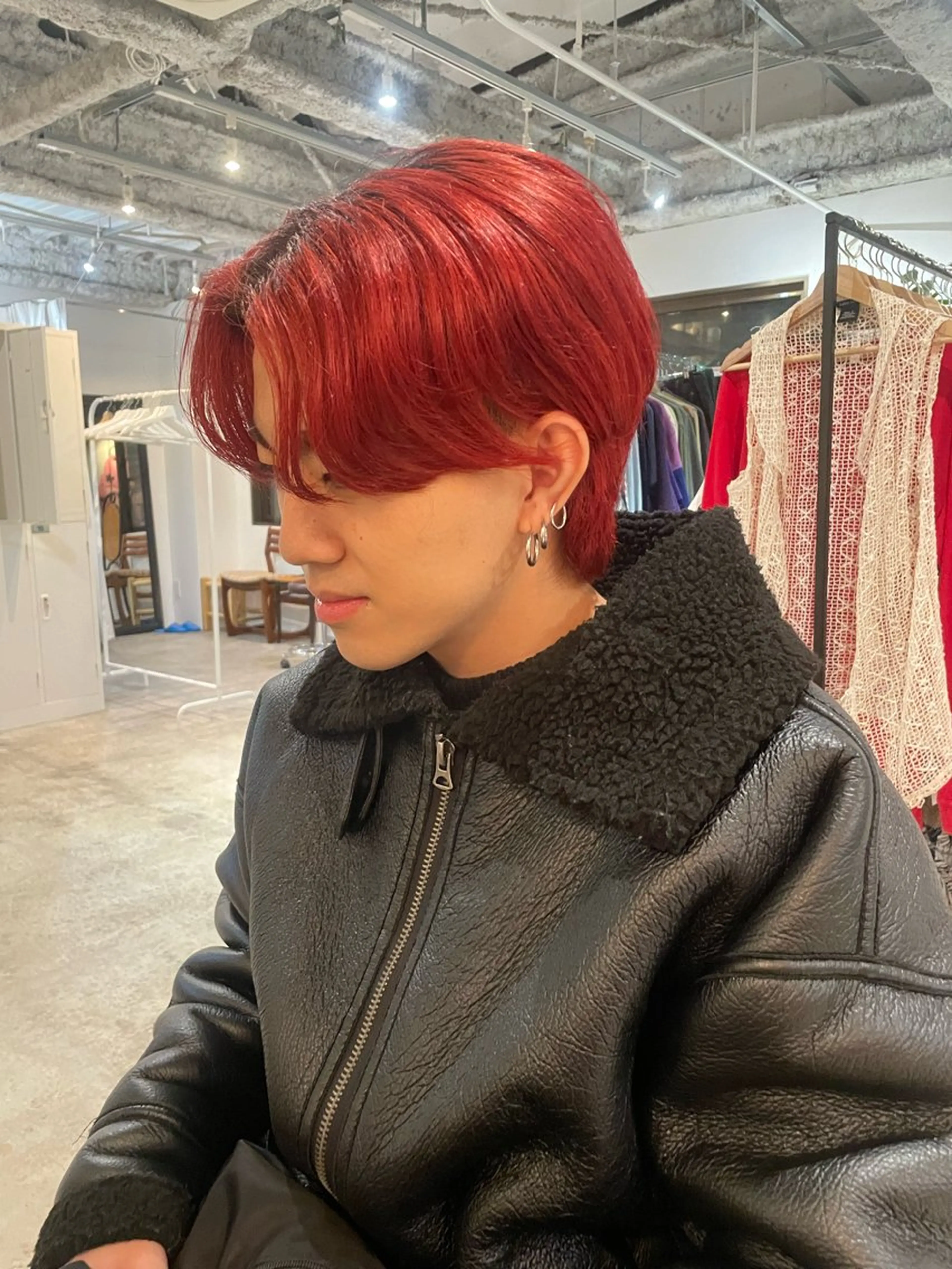 カラー メンズ メンズブリーチ メンズウルフカット ブリーチ レッドカラー ウルフカット ゆるふわガーリーst yle🩰yuukaのヘアスタイル