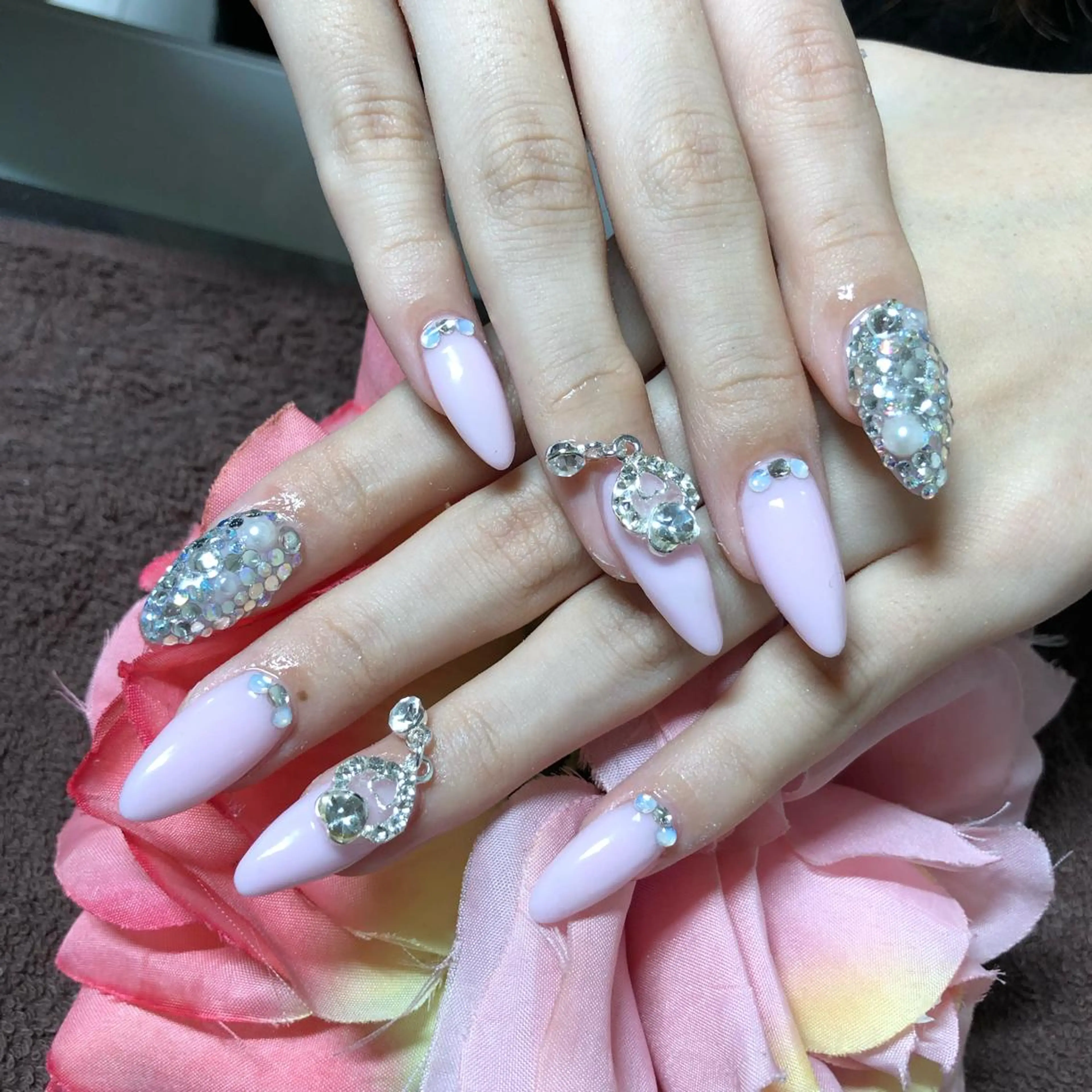 セミロング ネイル アートネイル ストーンネイル ハンドネイル 《LB》ラブリエ Nail&eyeのマツエク・マツパデザイン