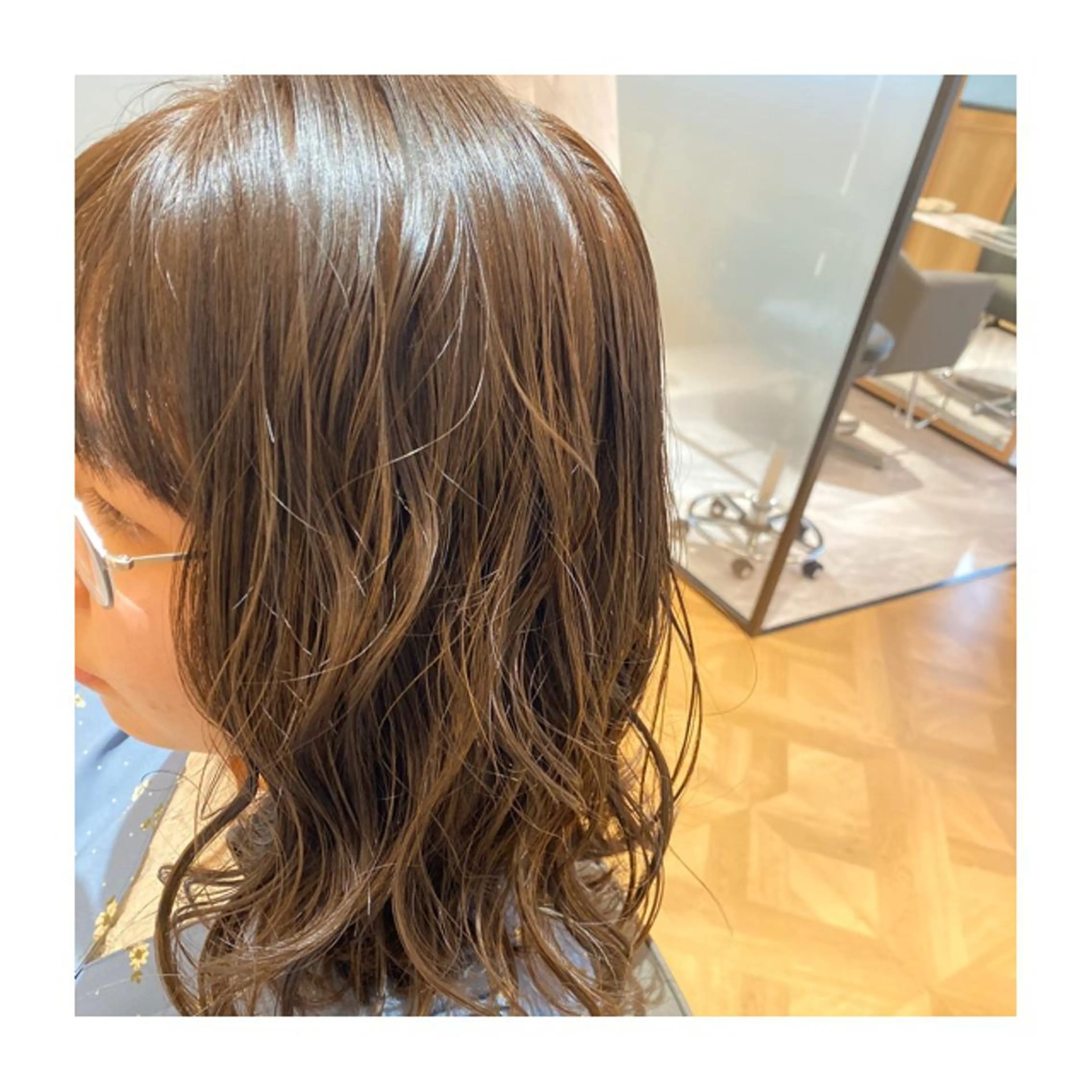 ミディアム カラー ヘアアレンジ アッシュ ベージュカラー 小國 綾かのヘアスタイル