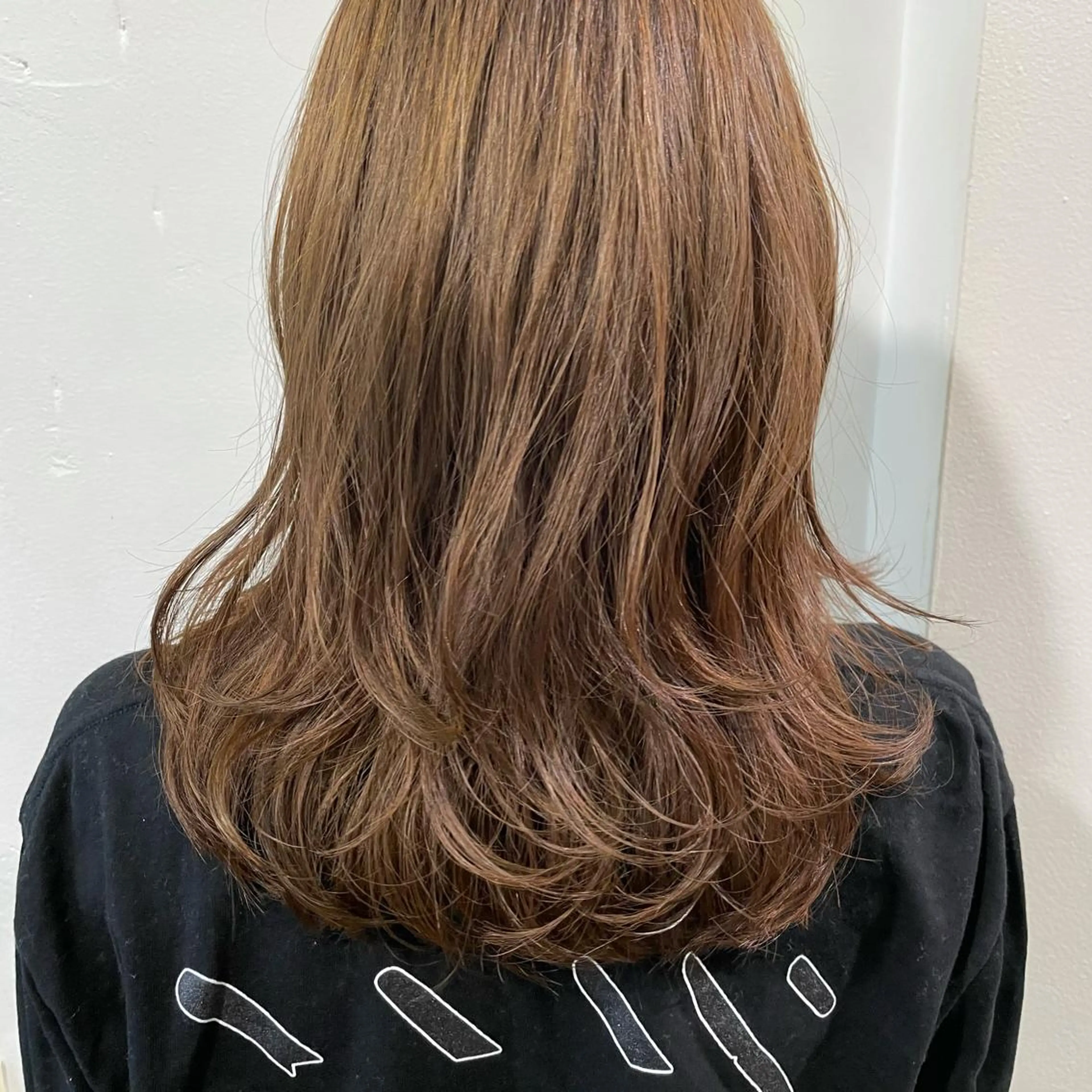 ミディアム カラー ブリーチなしで透け感 暖色カラーボブaoiのヘアスタイル