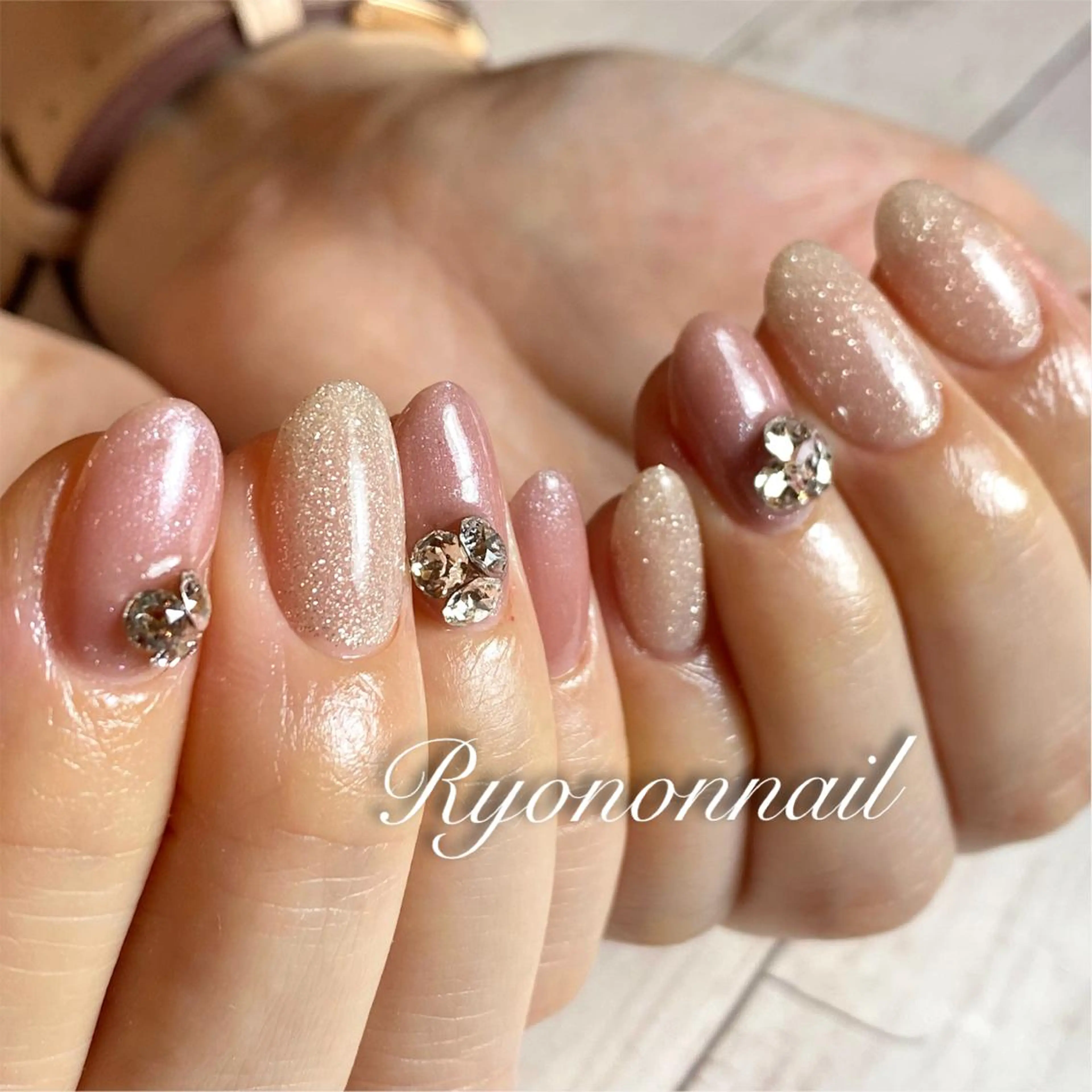 ネイル ストーンネイル Ryononnail(リョノンネイル)所属・Ryononnail 上谷典子のネイルデザイン