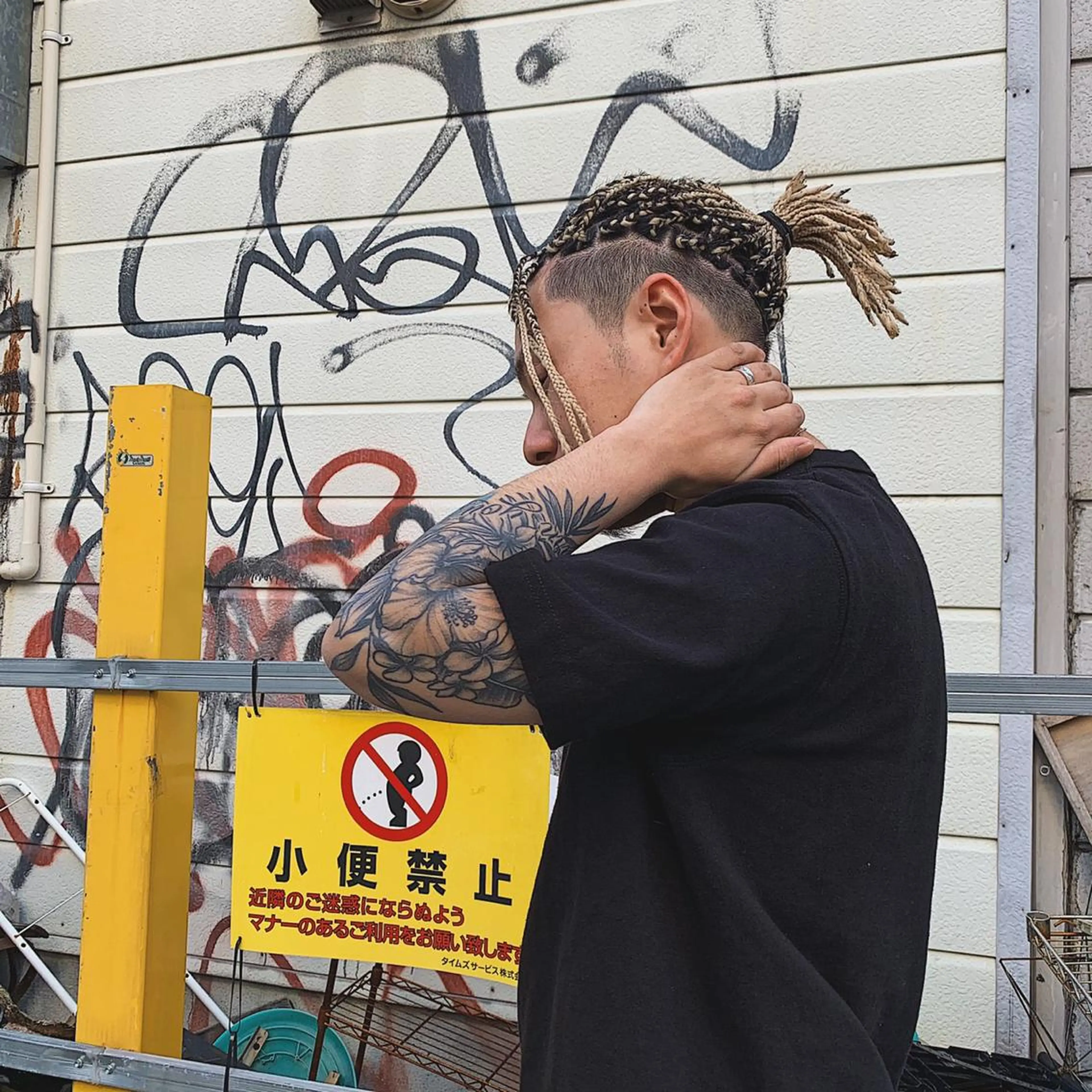 ショート メンズ シールエクステ メンズハイトーン メンズインナーカラー アッシュ エクステ 【GRIZZ】グリス所属・エクステサロン GRIZZのヘアスタイル