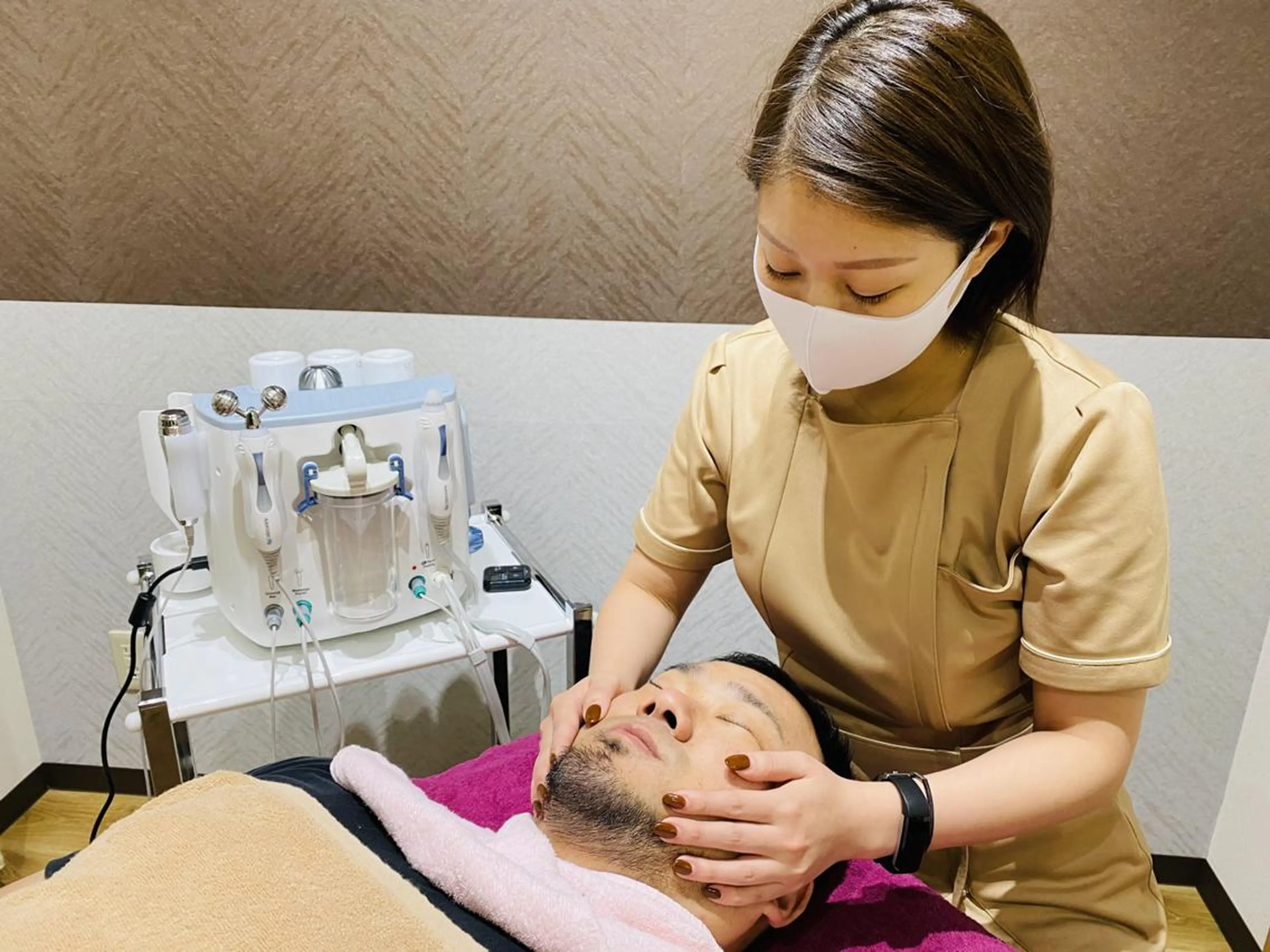 ご新規様限定◆ハイドラフェイシャル+ピーリングローション　(施術時間60分)　¥11,800→ ¥8,600の写真