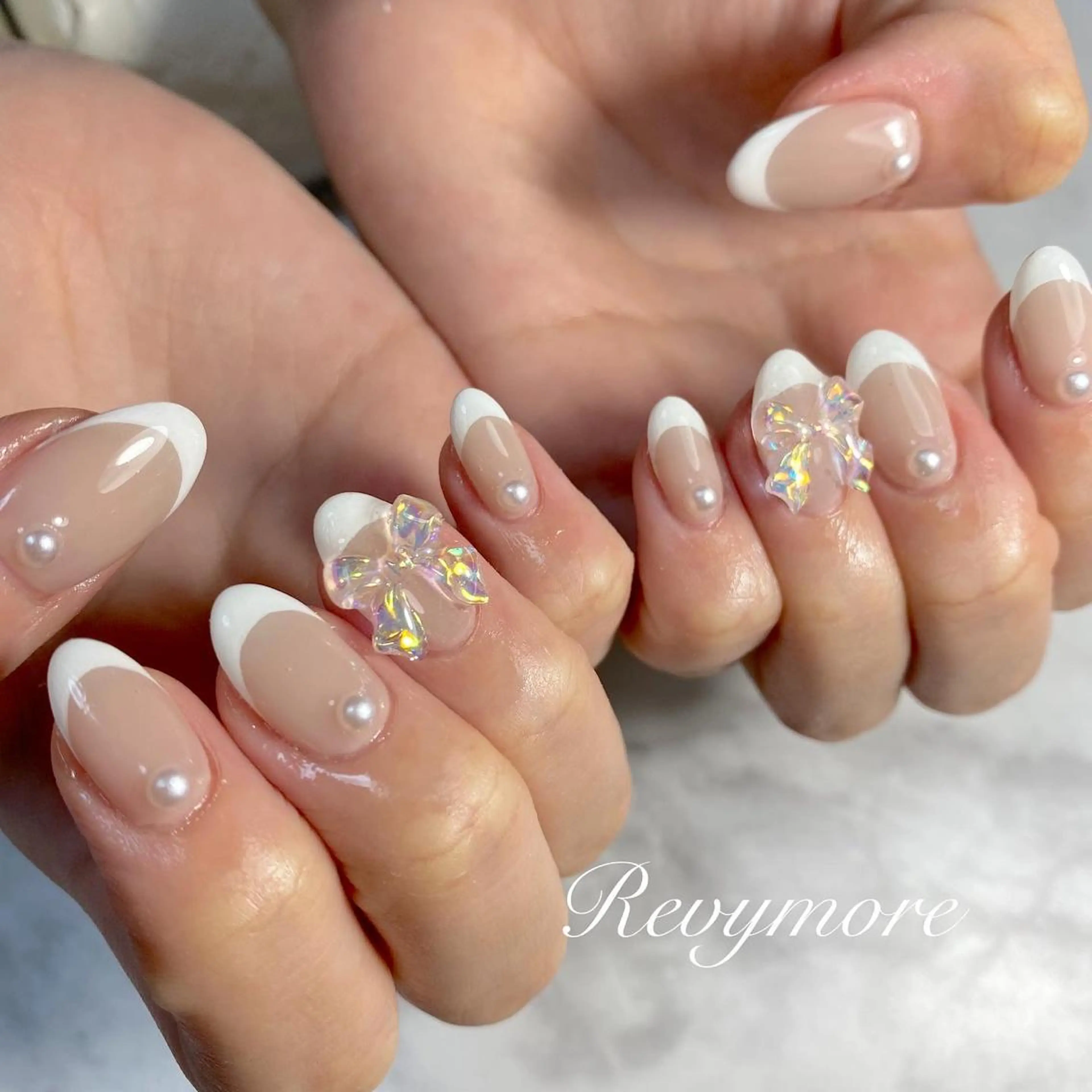 ミディアム ネイル 韓国風ヘア フレンチネイル ジェルネイル キラキラネイル 韓国ネイル nail salon Revymore所属・nail salon Revymoreのネイルデザイン