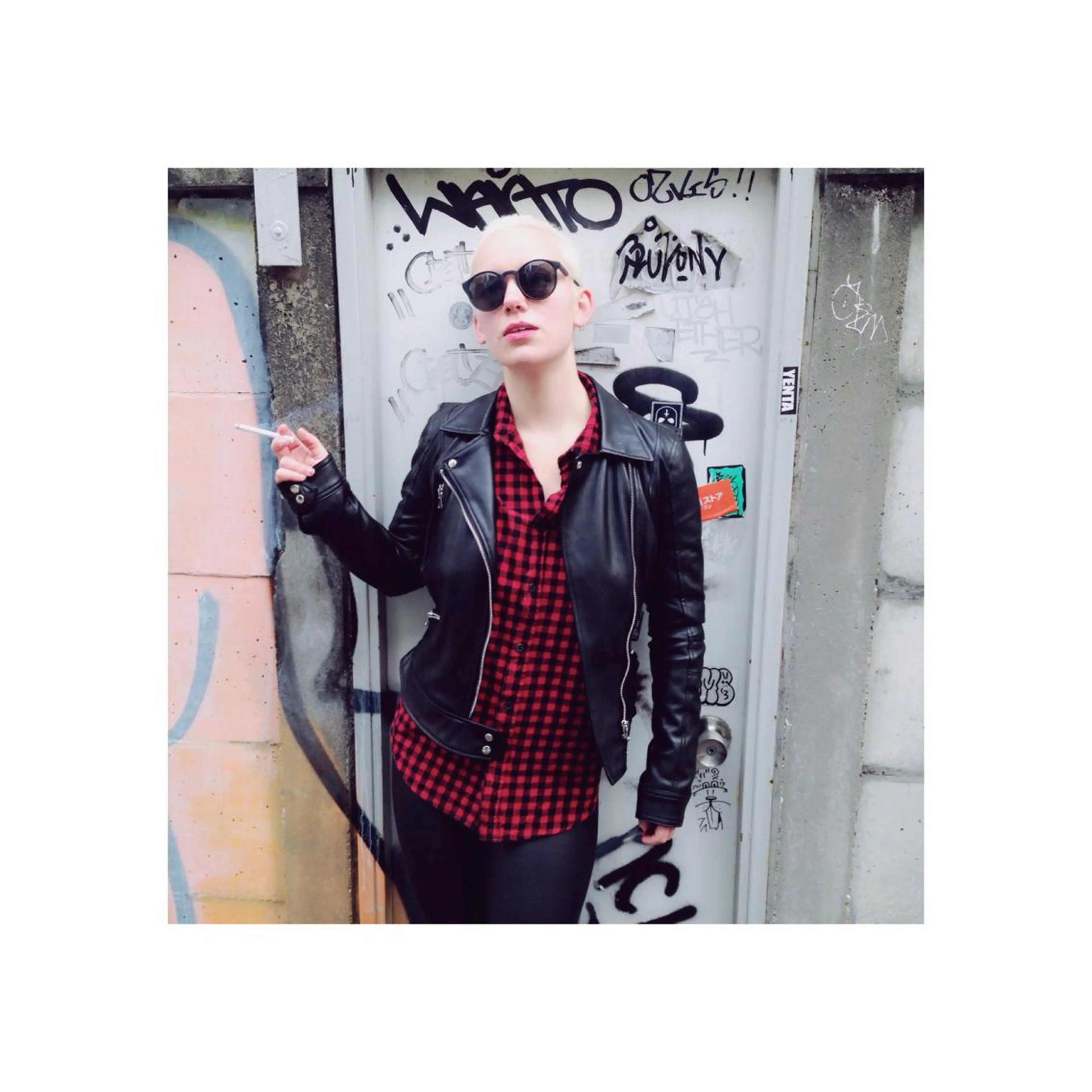 ショート カラー アオガミ （前髪顔周りカット）のヘアスタイル