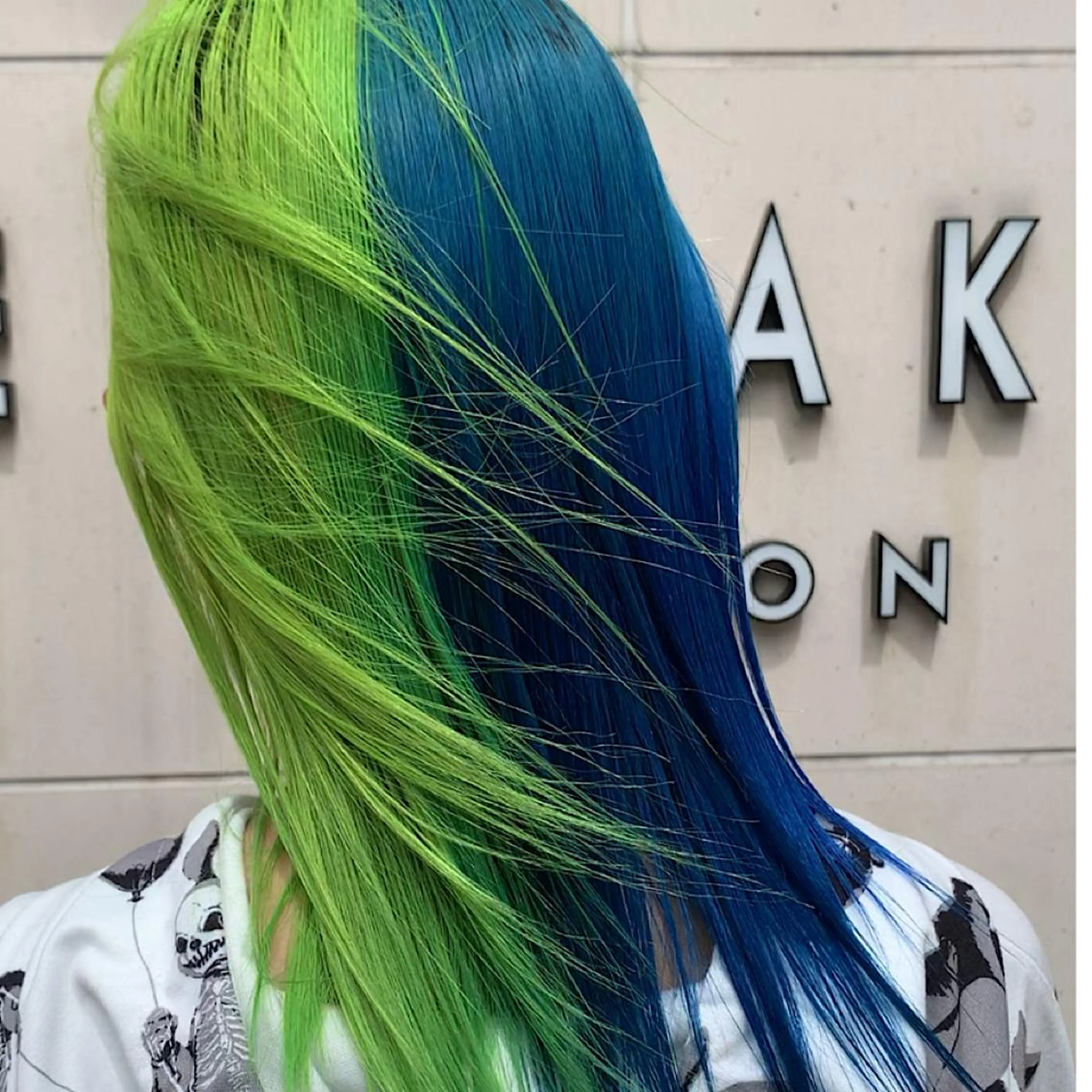 ミディアム カラー サロウィン(SALOWIN)原宿iori店所属・れい🫧 ハイトーン特化のヘアスタイル