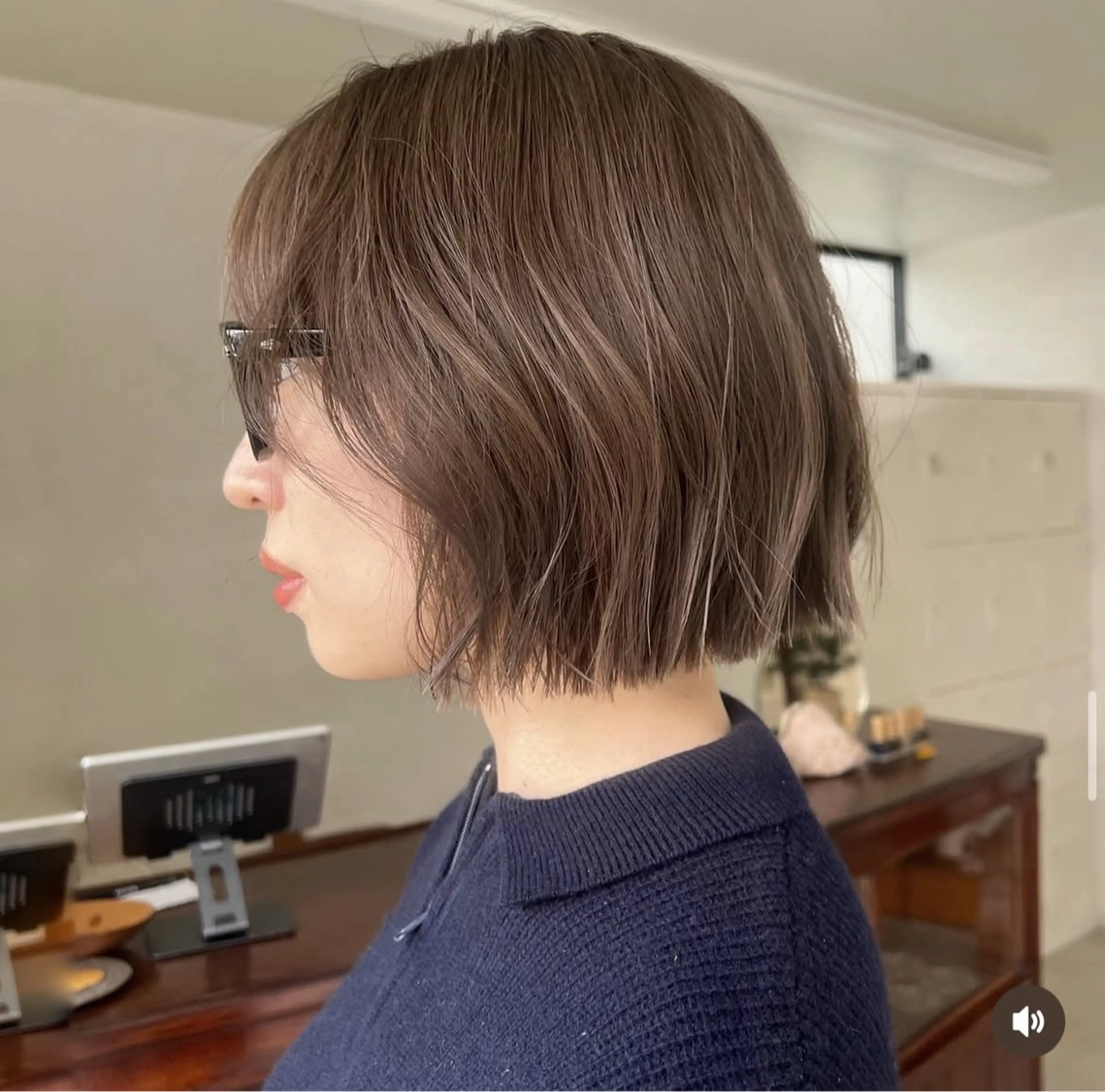 ミディアム カラー 小林 美咲のヘアスタイル