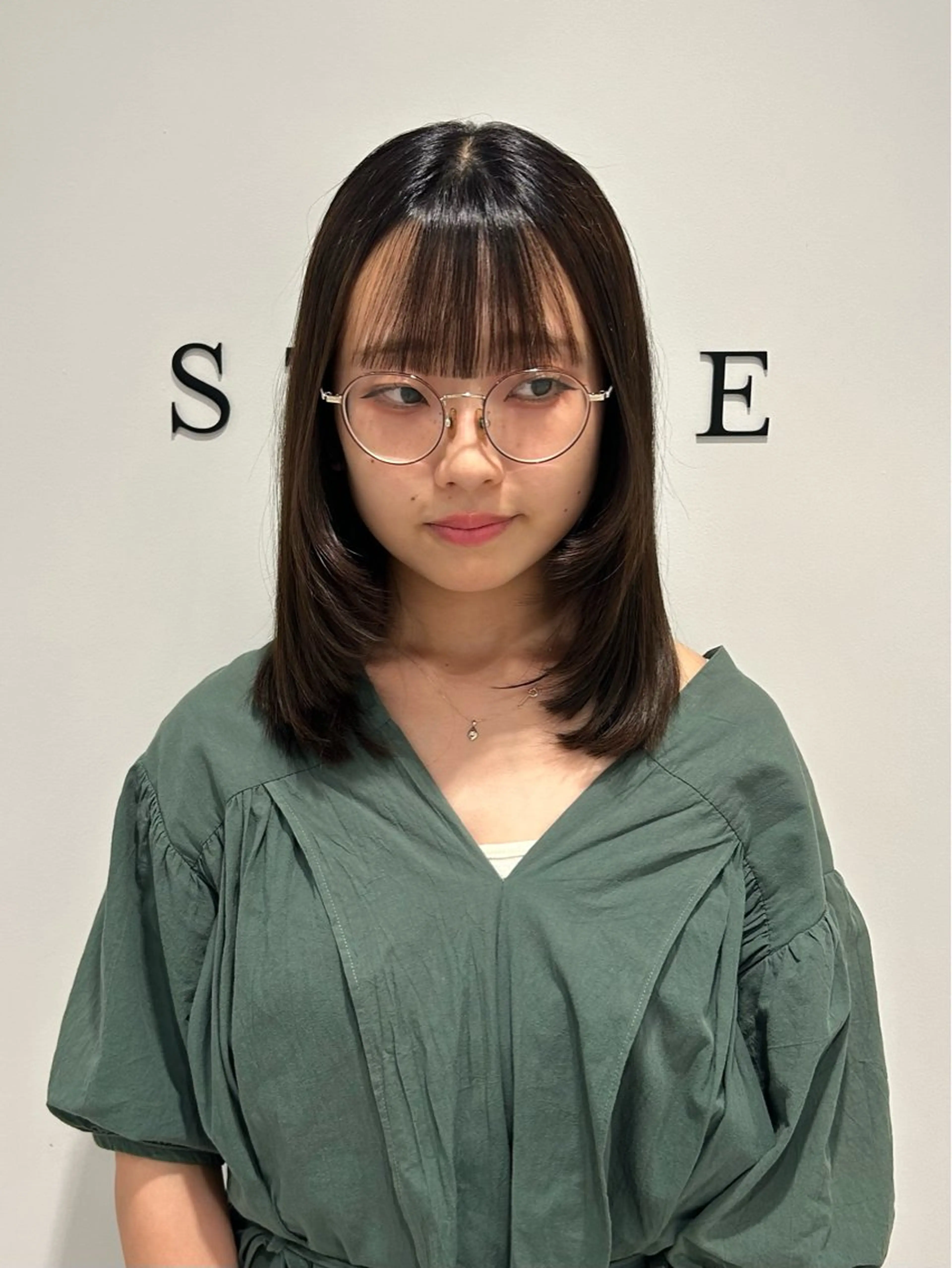 ミディアム 顔まわりレイヤー 顔周りカット レイヤーカット ヘアセット/暖色 /レイヤー 山田寛菜のヘアスタイル