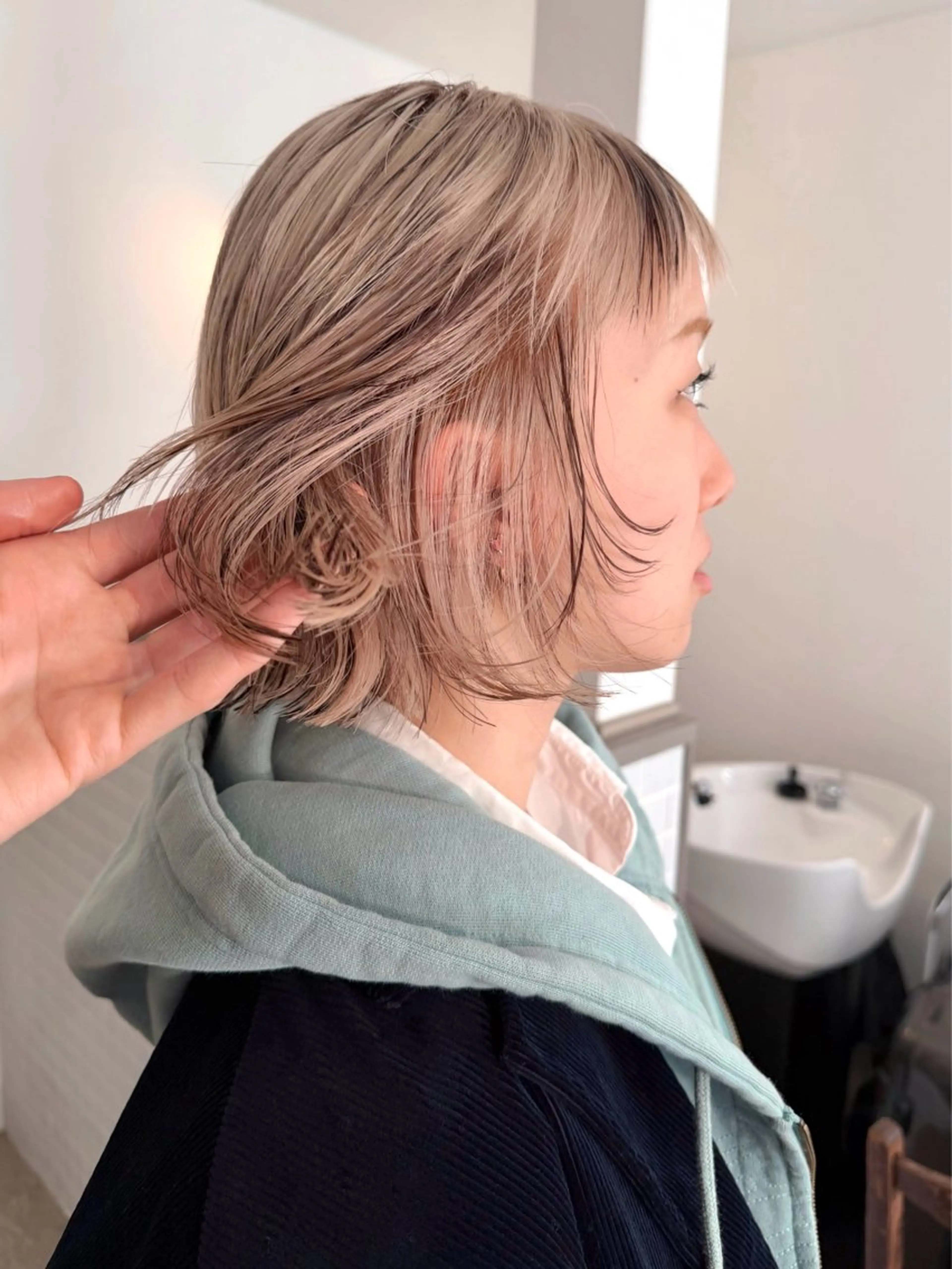 ショート カラー カット ヘアカラー トリートメント ミルクティーレイヤー Kaito🐩/栄のヘアスタイル