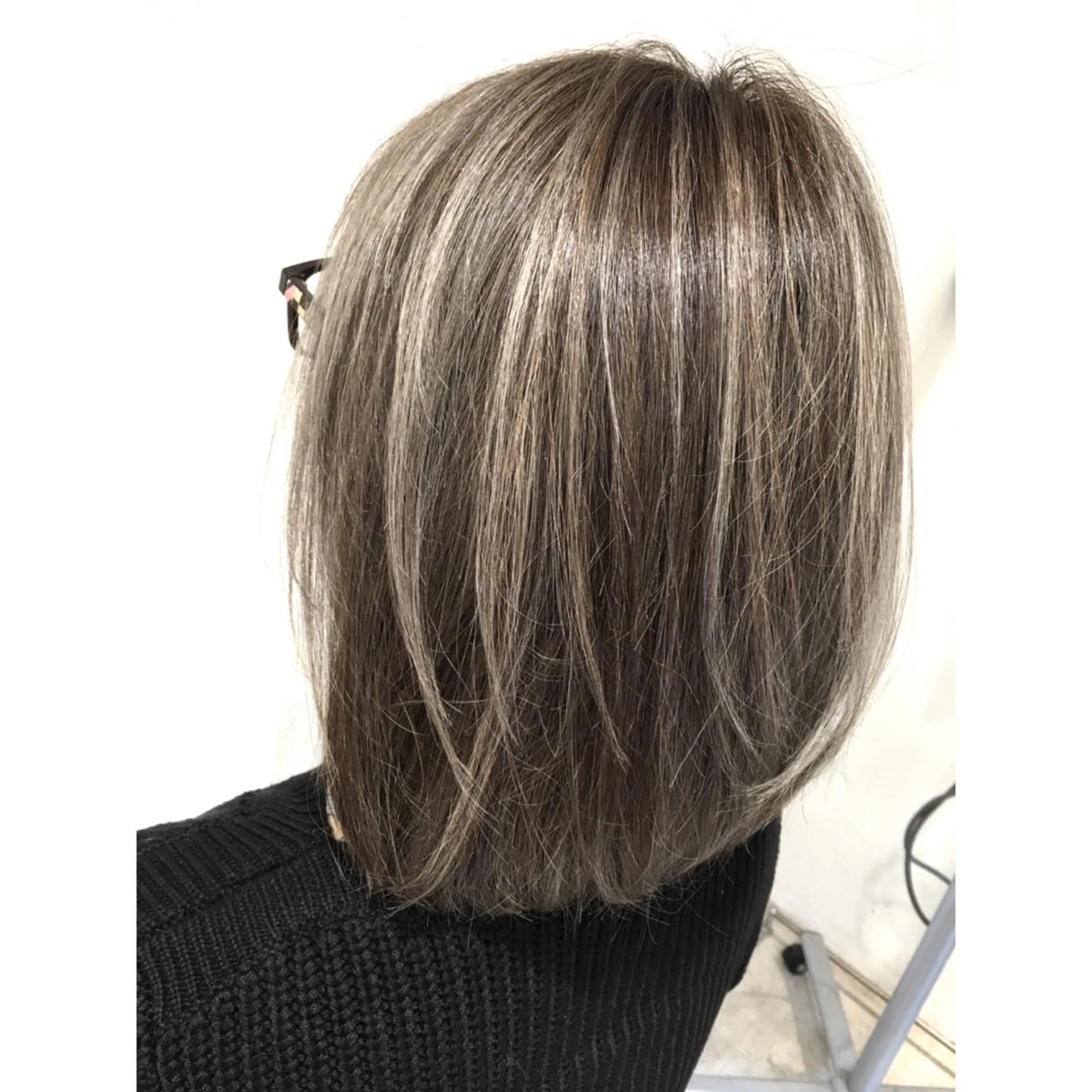 ショート カラー ベージュカラー ハイライトカラー 3Dハイライト ハイライト ヘアカラー トリートメント 井上 一平のヘアスタイル