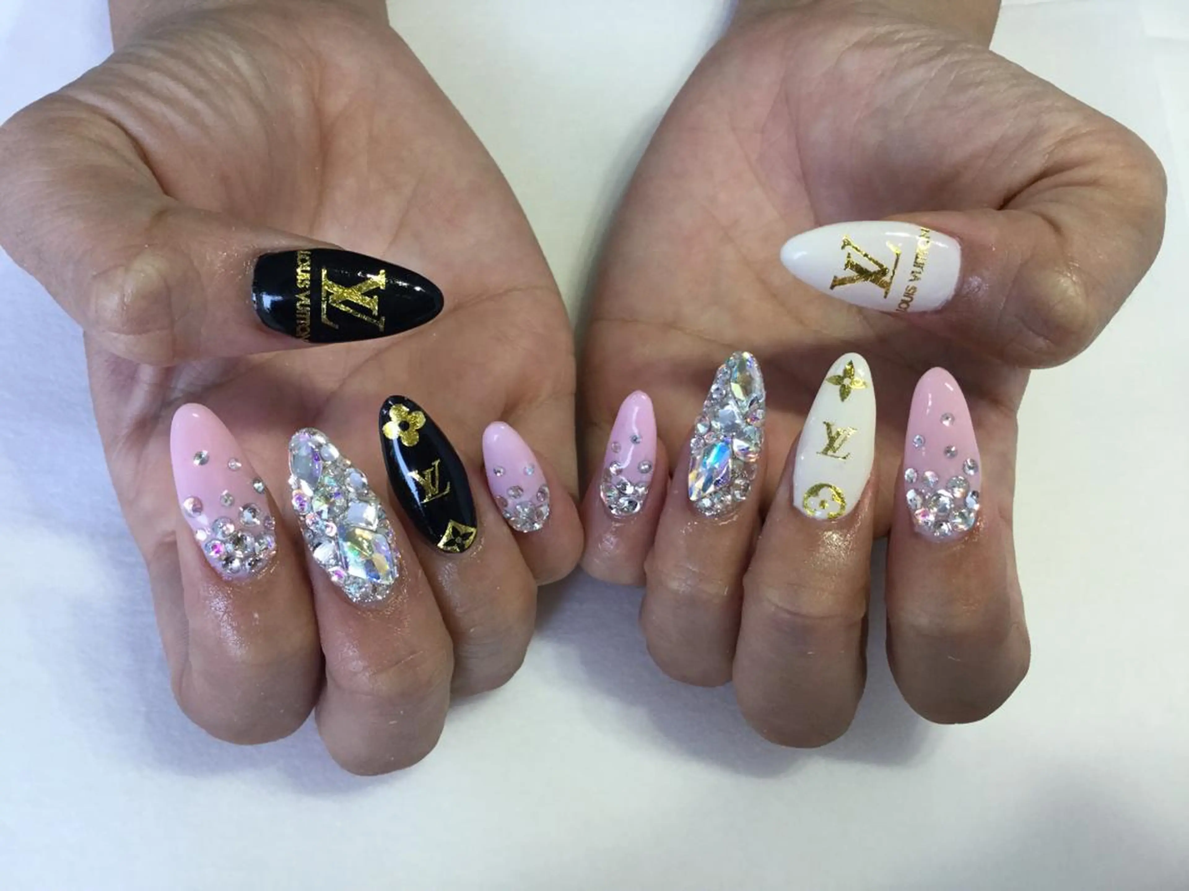 ネイル 💎🐰 saki. m 🐰💎のネイルデザイン