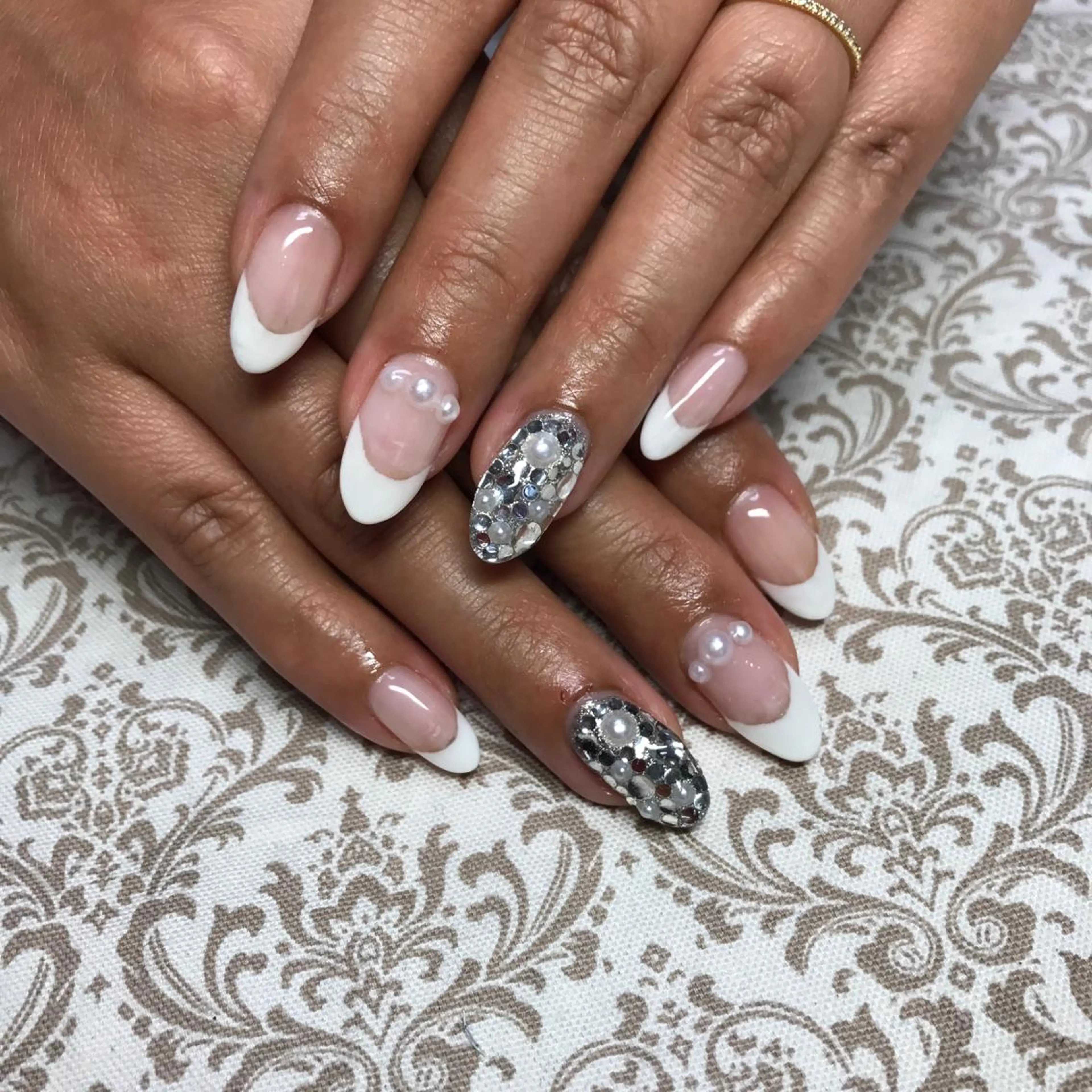 ネイル フレンチネイル キラキラネイル シンプルネイル COCO+所属・COCO +のエステ・リラクイメージ