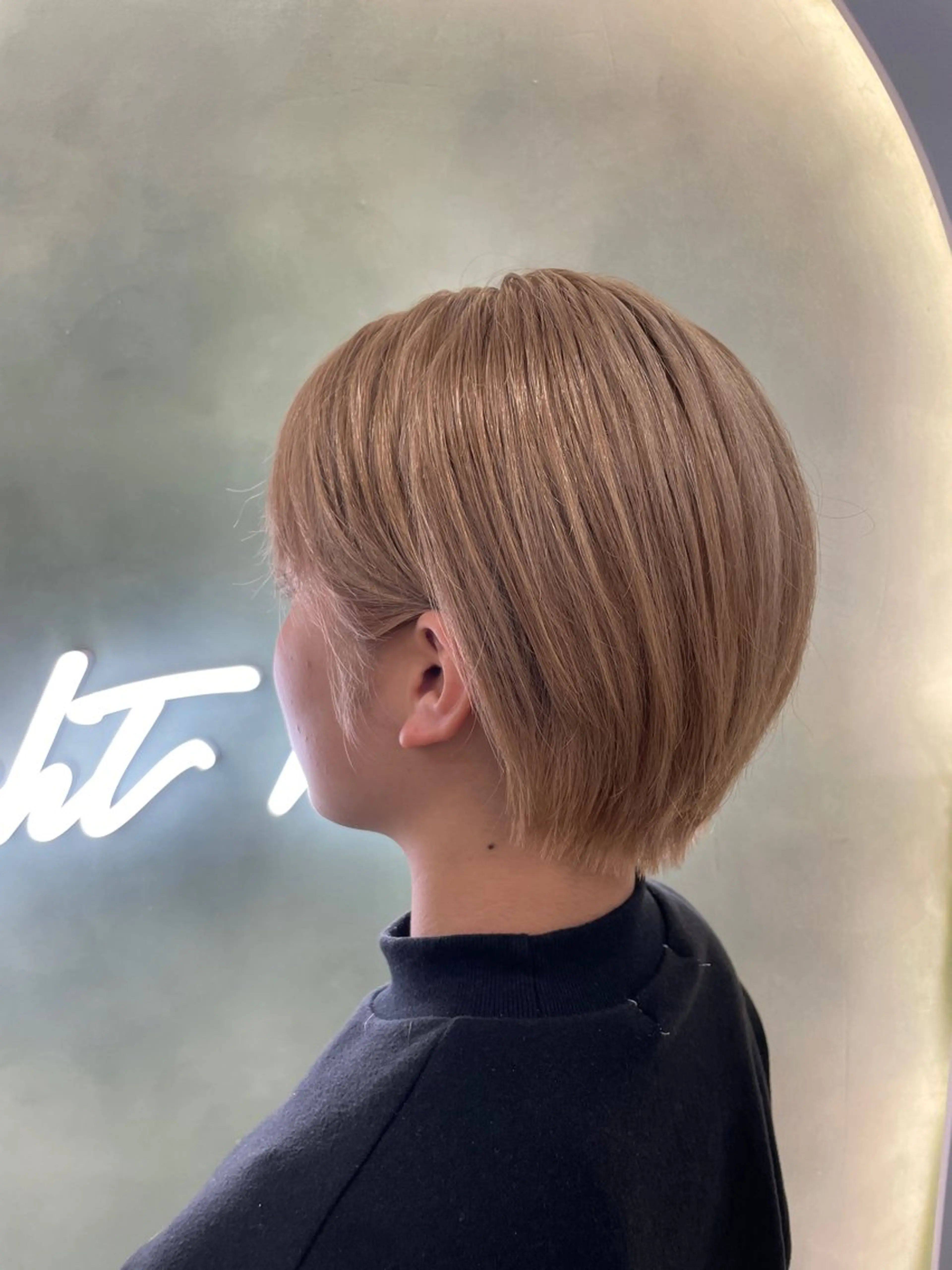 ショート カラー ベージュカラー ミルクティーベージュ カット ヘアカラー トリートメント エフェクトブリーチ/ 長木雄飛のヘアスタイル