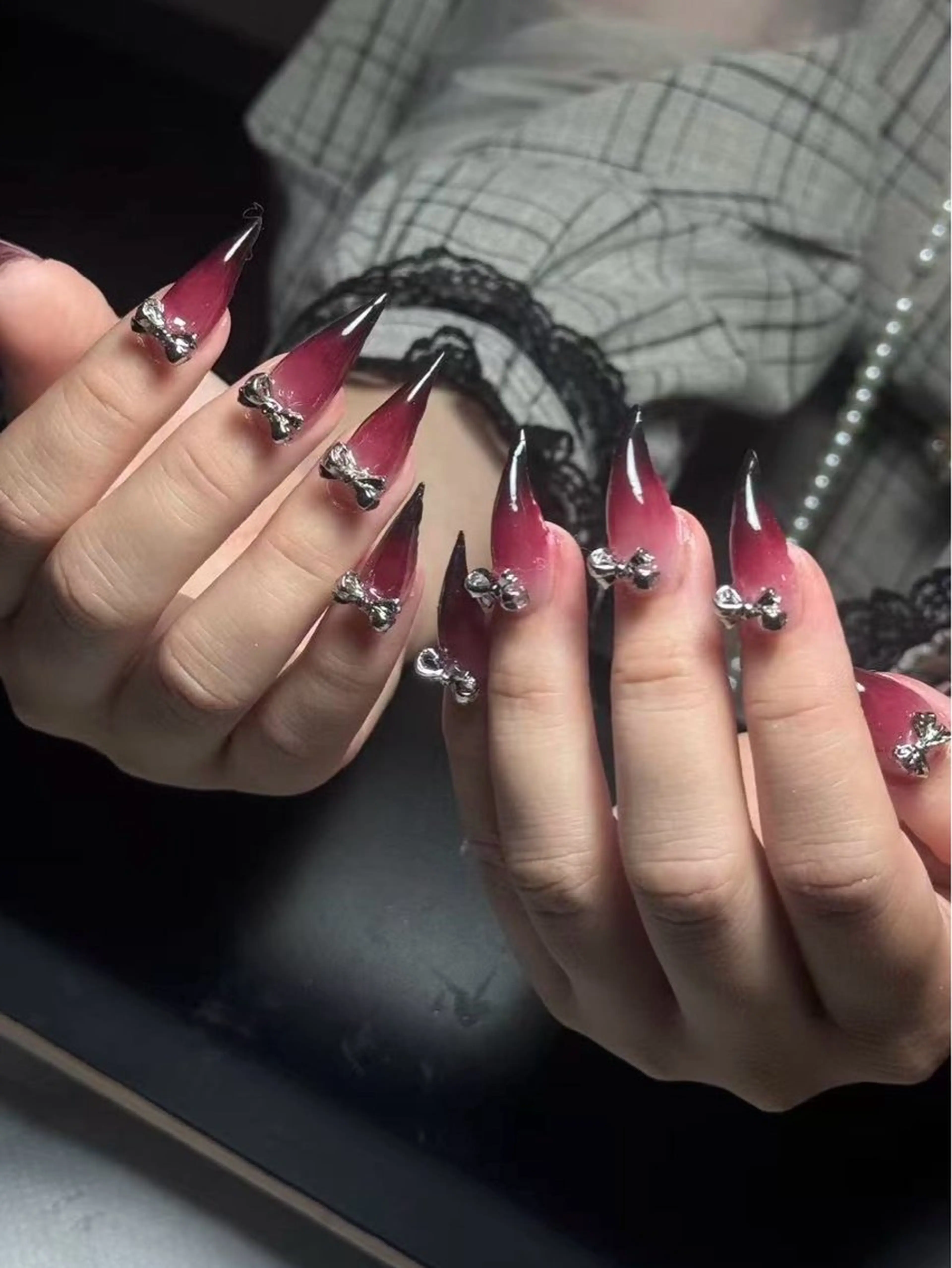 ネイル グラデーション 韓国ネイル ロングネイル 赤色 リボン ハンドネイル モンナ CCのネイルデザイン