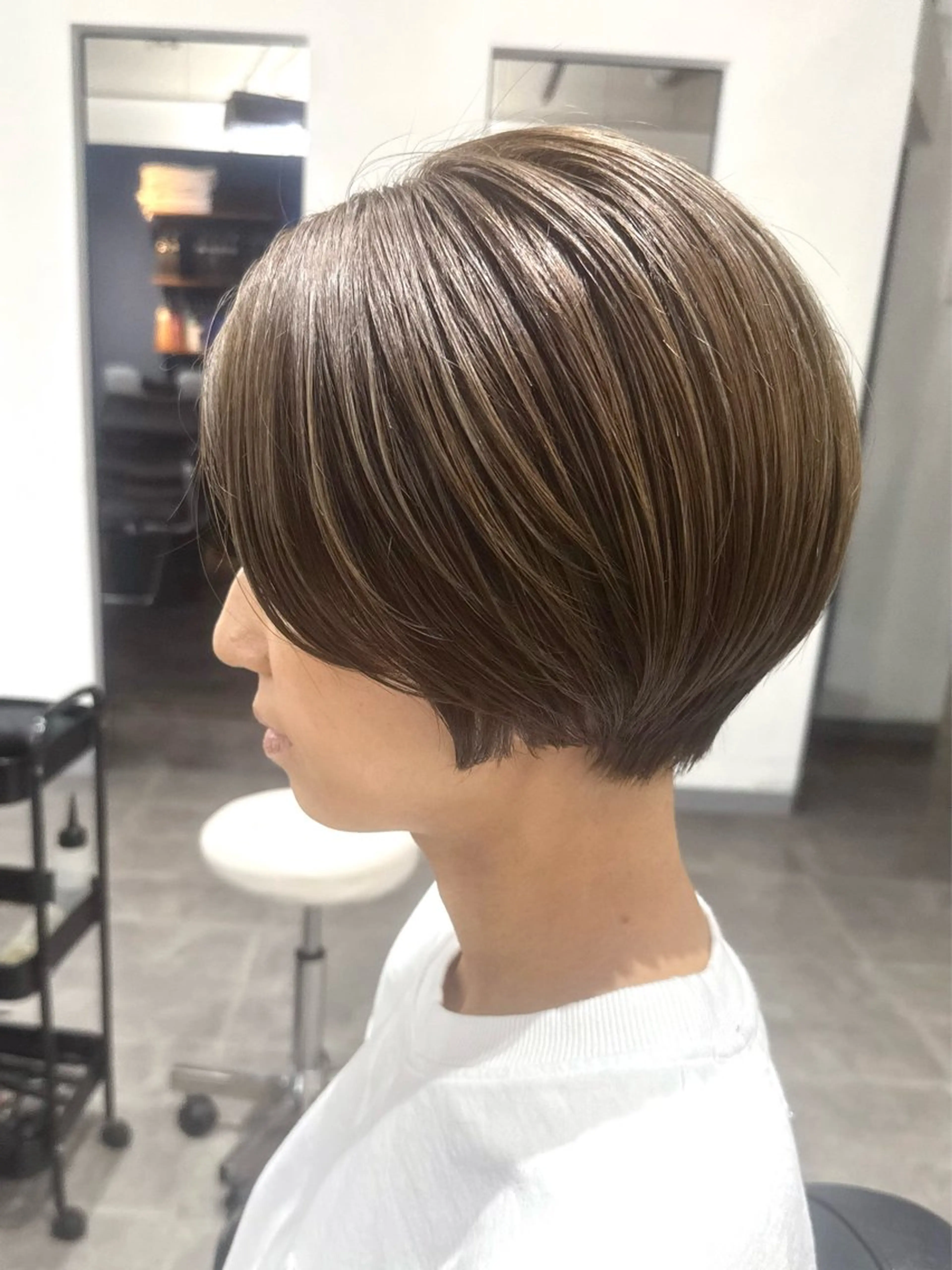 ショート カラー ベージュカラー フォギーベージュ ショートヘア 篠崎 佑季のヘアスタイル