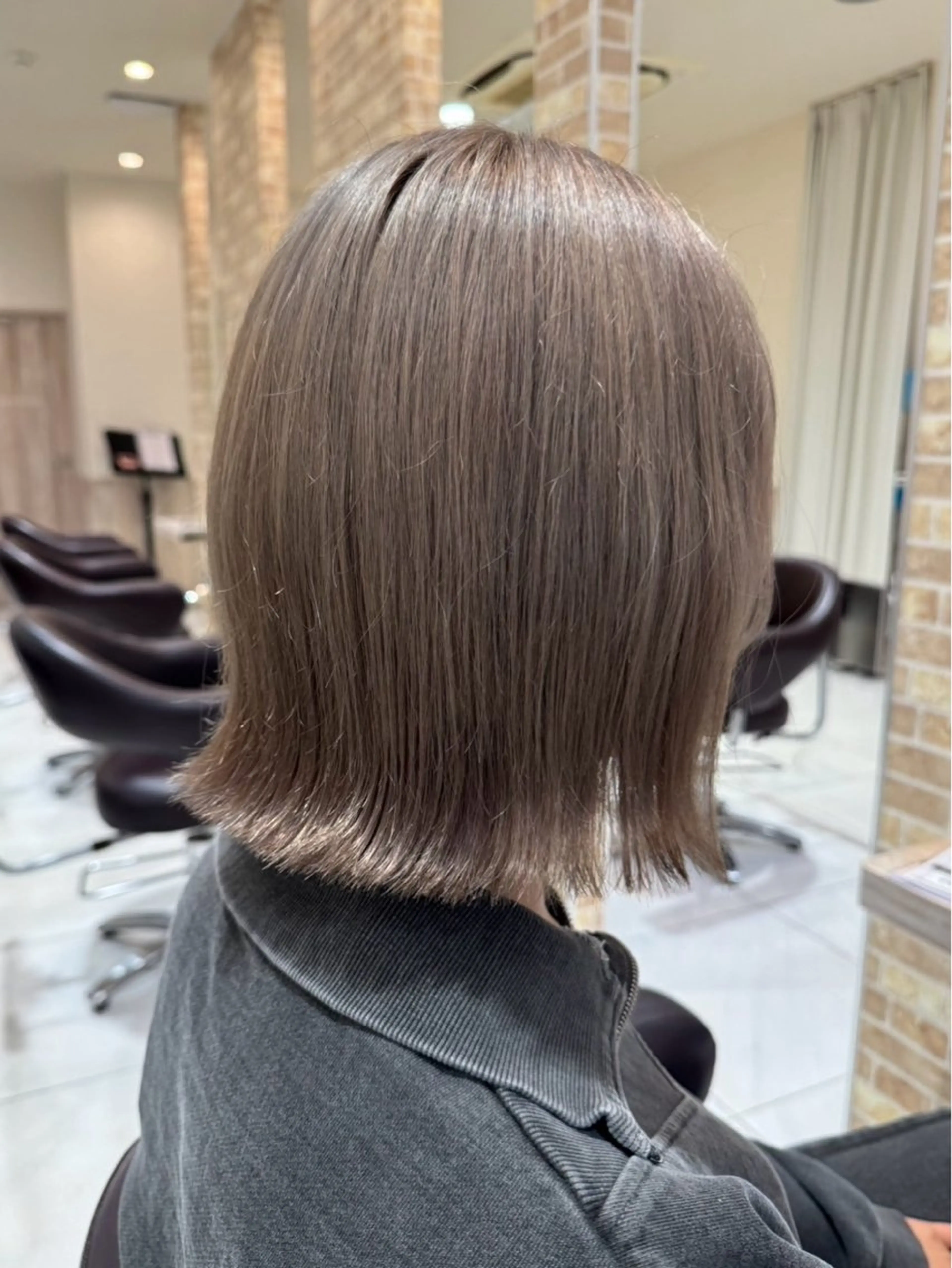 ショート カラー ベージュカラー ブリーチ ケアブリーチ グレージュ グランデュール焼津 SEIRYU🐉のヘアスタイル