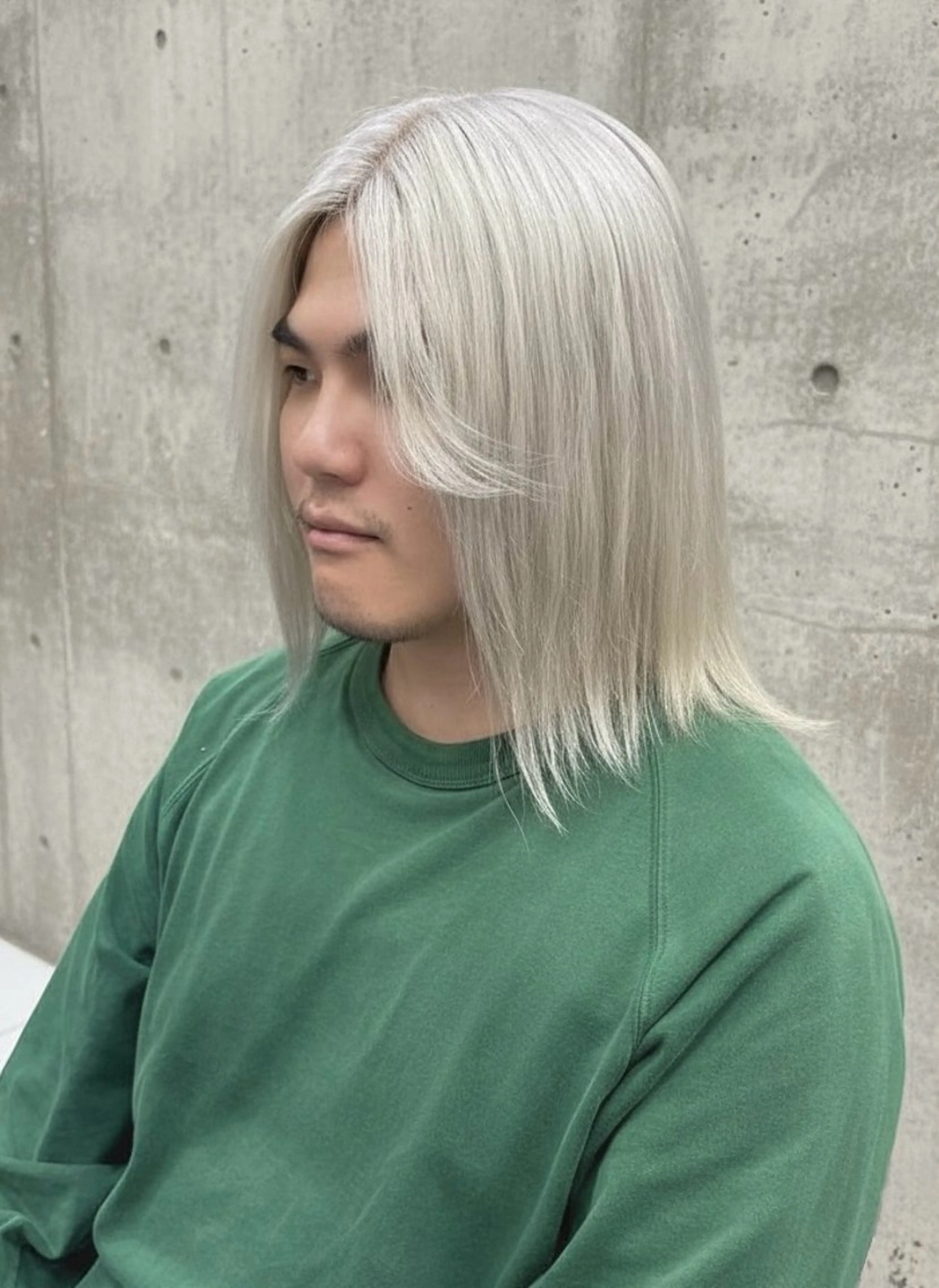 ミディアム カラー ホワイト/店長/カラ ー講師/錦糸町/岩崎のヘアスタイル