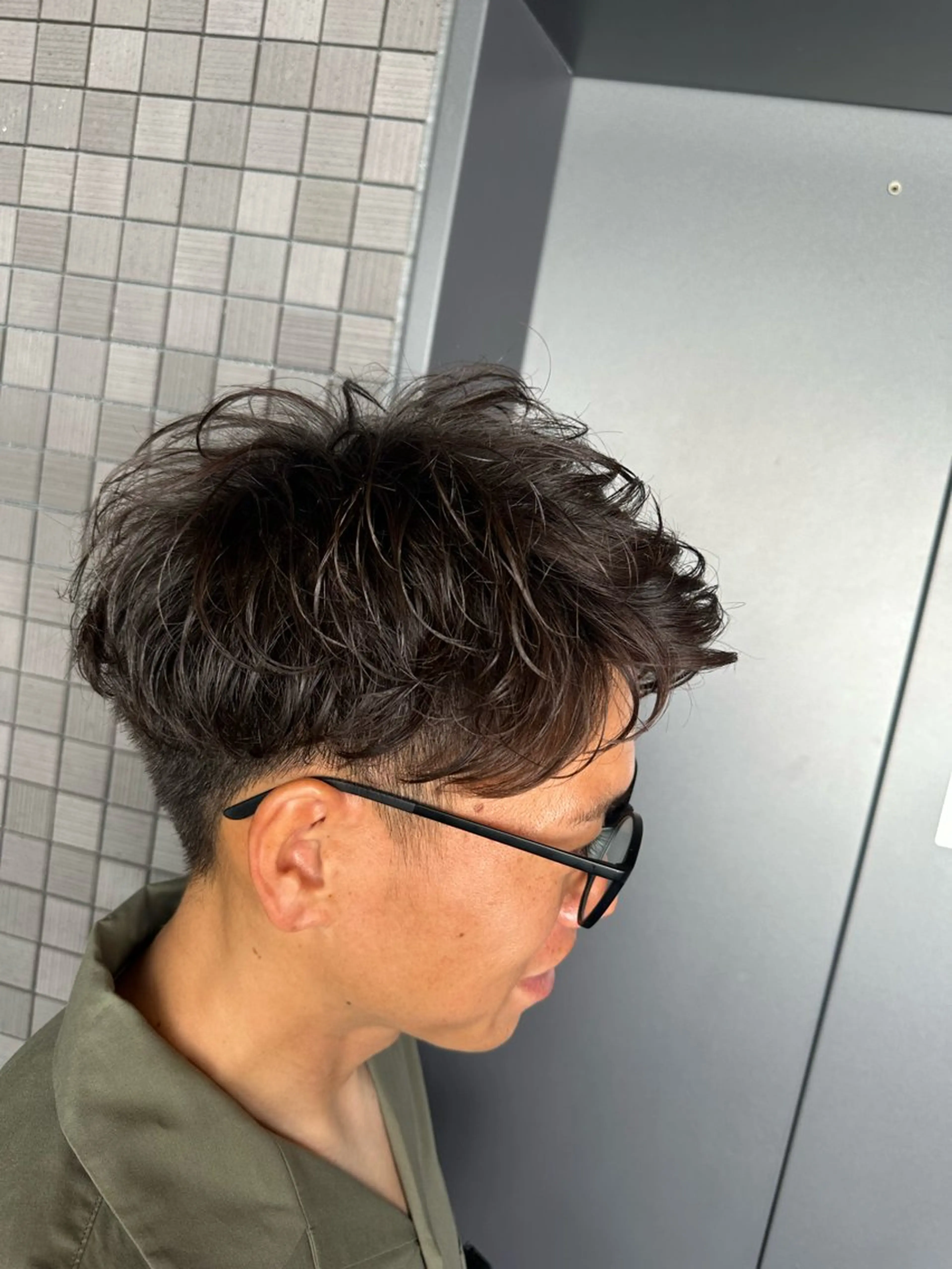 ショート パーマ メンズ メンズパーマ ニュアンスパーマ カット パーマ SALOWIN京都河原町Suite店所属・石井秀二郎メンズ パーマ京都河原町のヘアスタイル