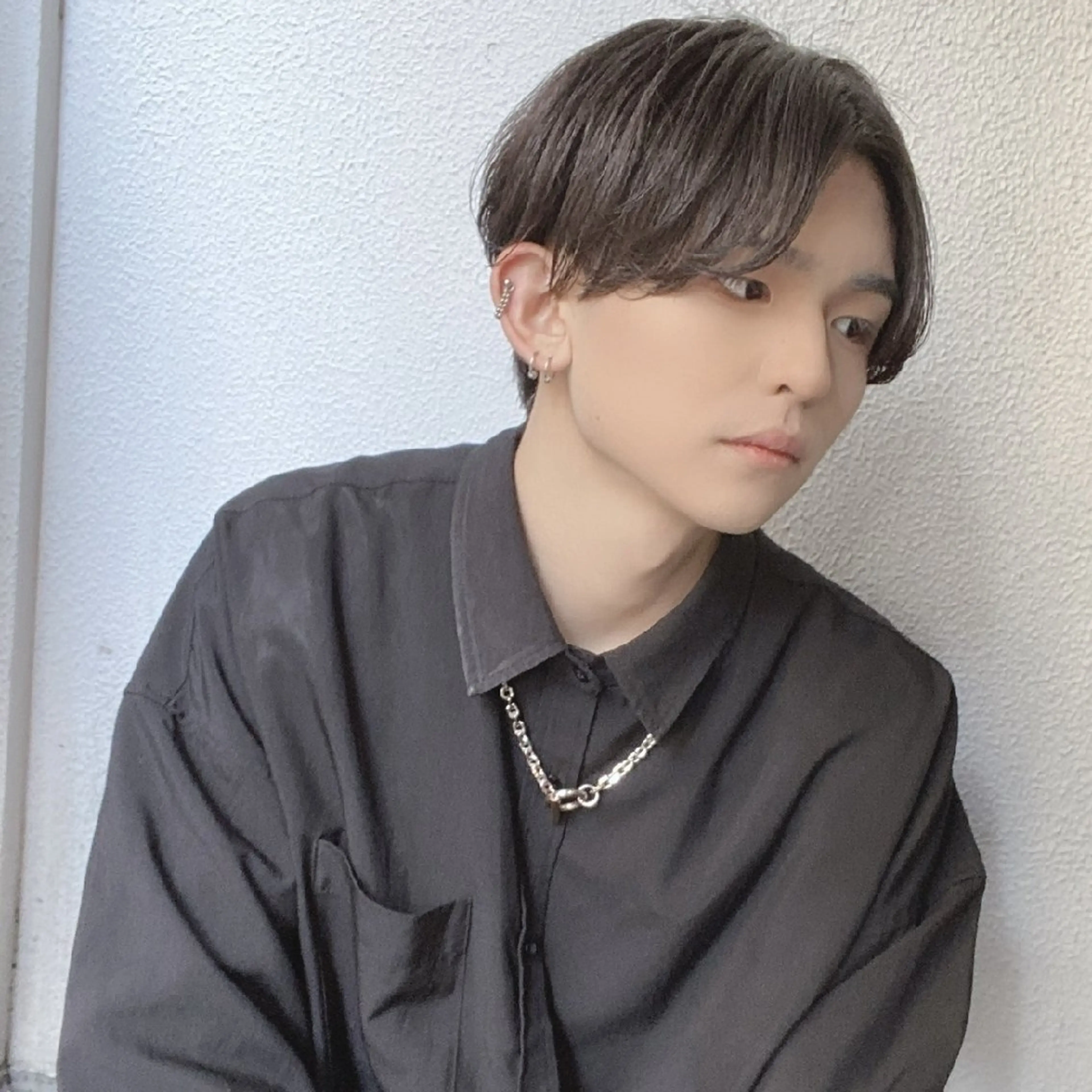 ショート カラー パーマ メンズ センターパート マッシュウルフ マッシュ メンズパーマ ツイストスパイラルパーマ 木村 直哉のヘアスタイル