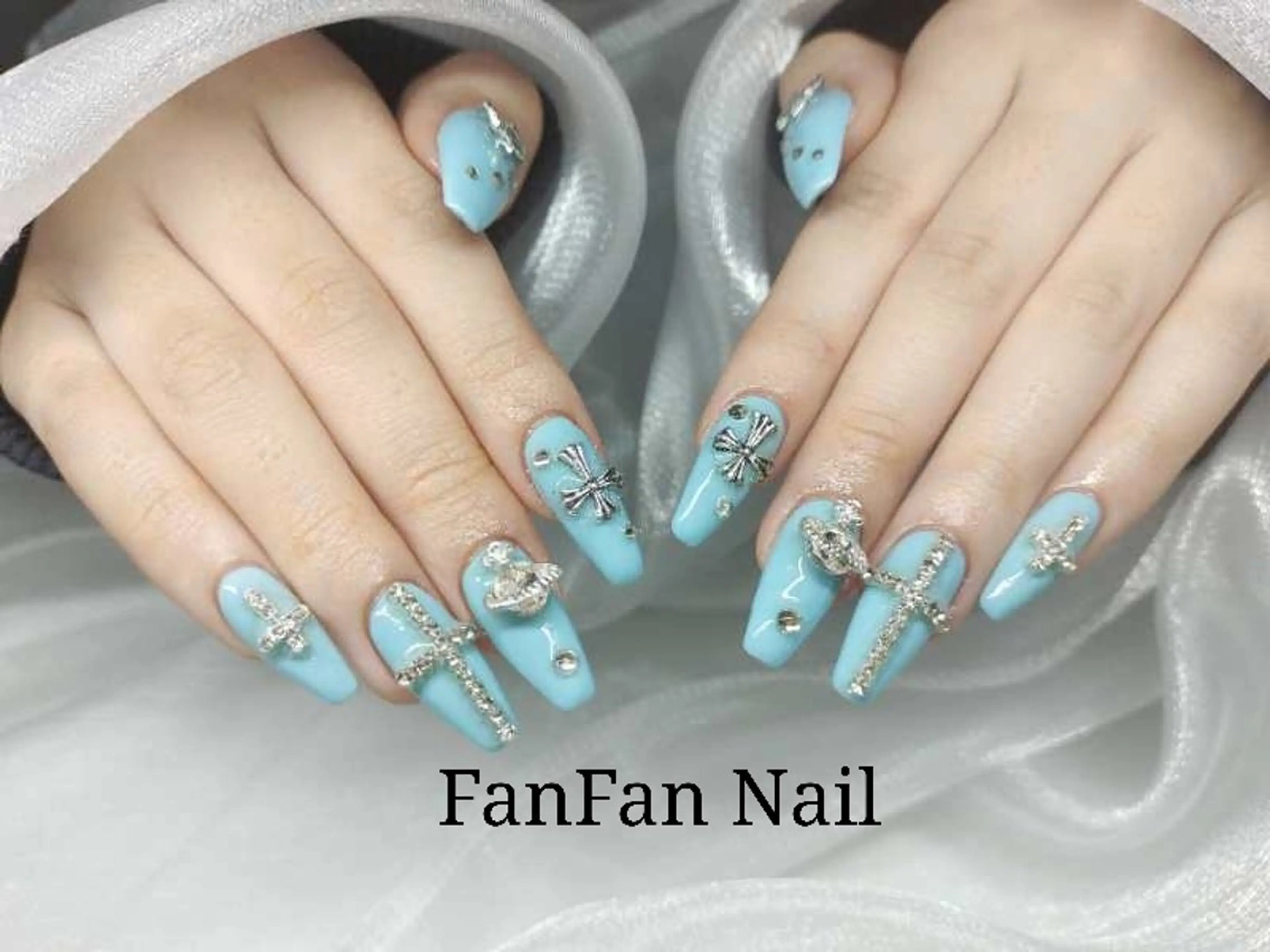 ネイル アートネイル オーロラネイル ガーリー キラキラネイル 韓国ネイル Fanfan  長さ出し専門のネイルデザイン