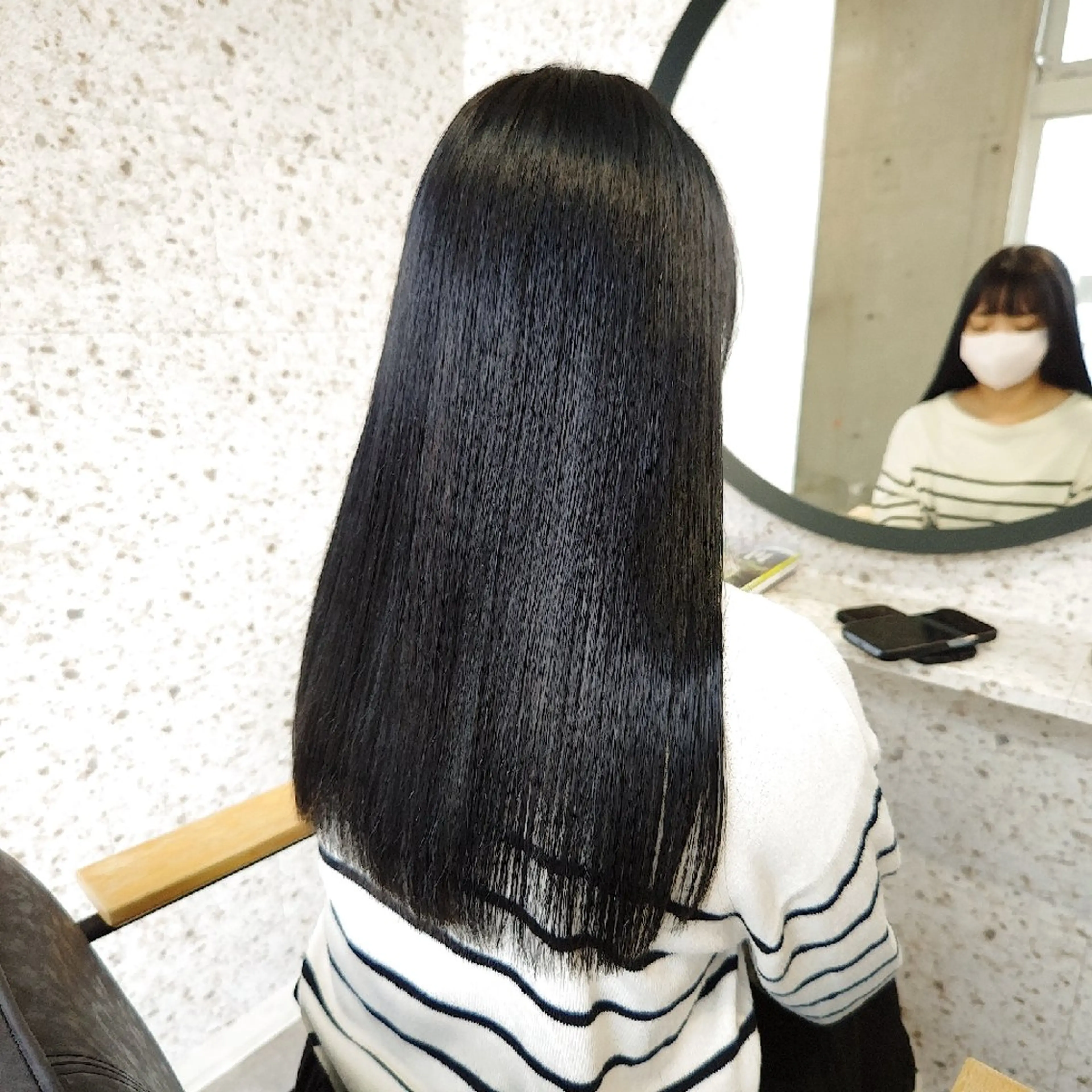 ロング カラー 黒髪 ブルーカラー ブルーブラック トリートメント カット トリートメント Mood hair salon所属・髪質改善.縮毛矯正 ×韓国ヘアyukiのヘアスタイル